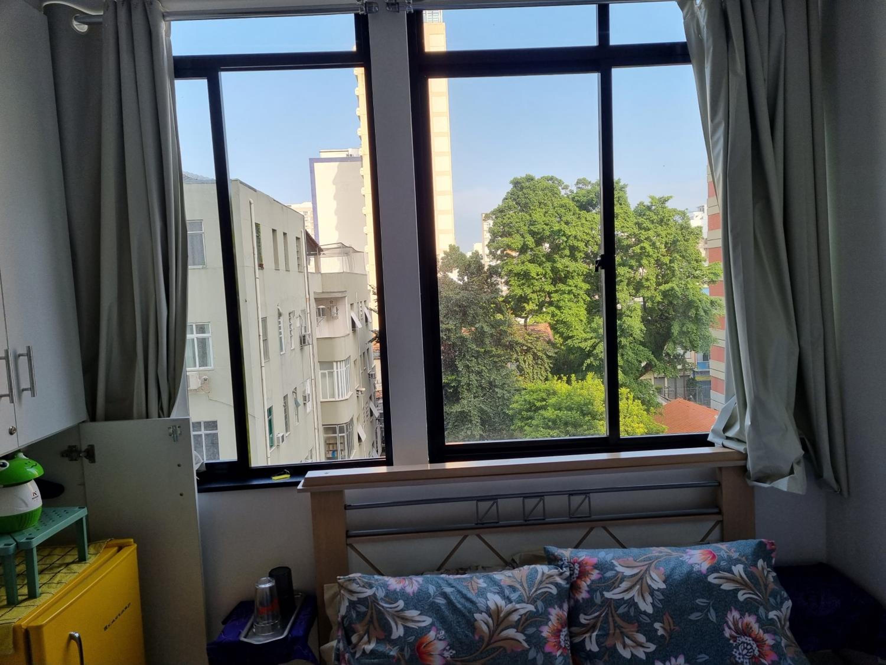 SUÍTE c vista livre e pertíssima das PRAIAS IPANEMA LEBLON ARPOADOR COPACABANA e do CRISTO REDENTOR do BONDINHO PÃO DE AÇUCAR etc Chegando mais cedo que o 