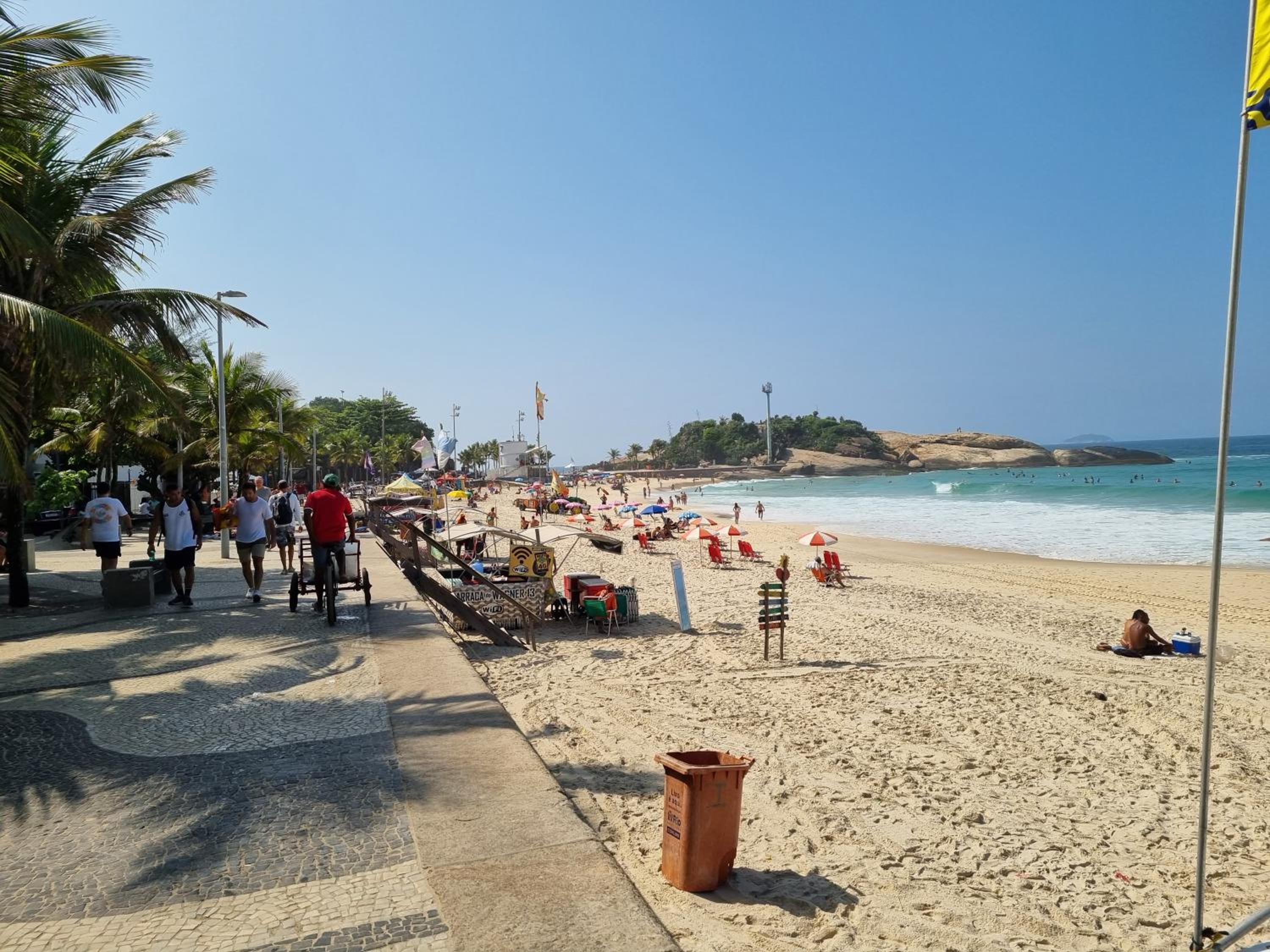 SUÍTE c vista livre e pertíssima das PRAIAS IPANEMA LEBLON ARPOADOR COPACABANA e do CRISTO REDENTOR do BONDINHO PÃO DE AÇUCAR etc Chegando mais cedo que o 