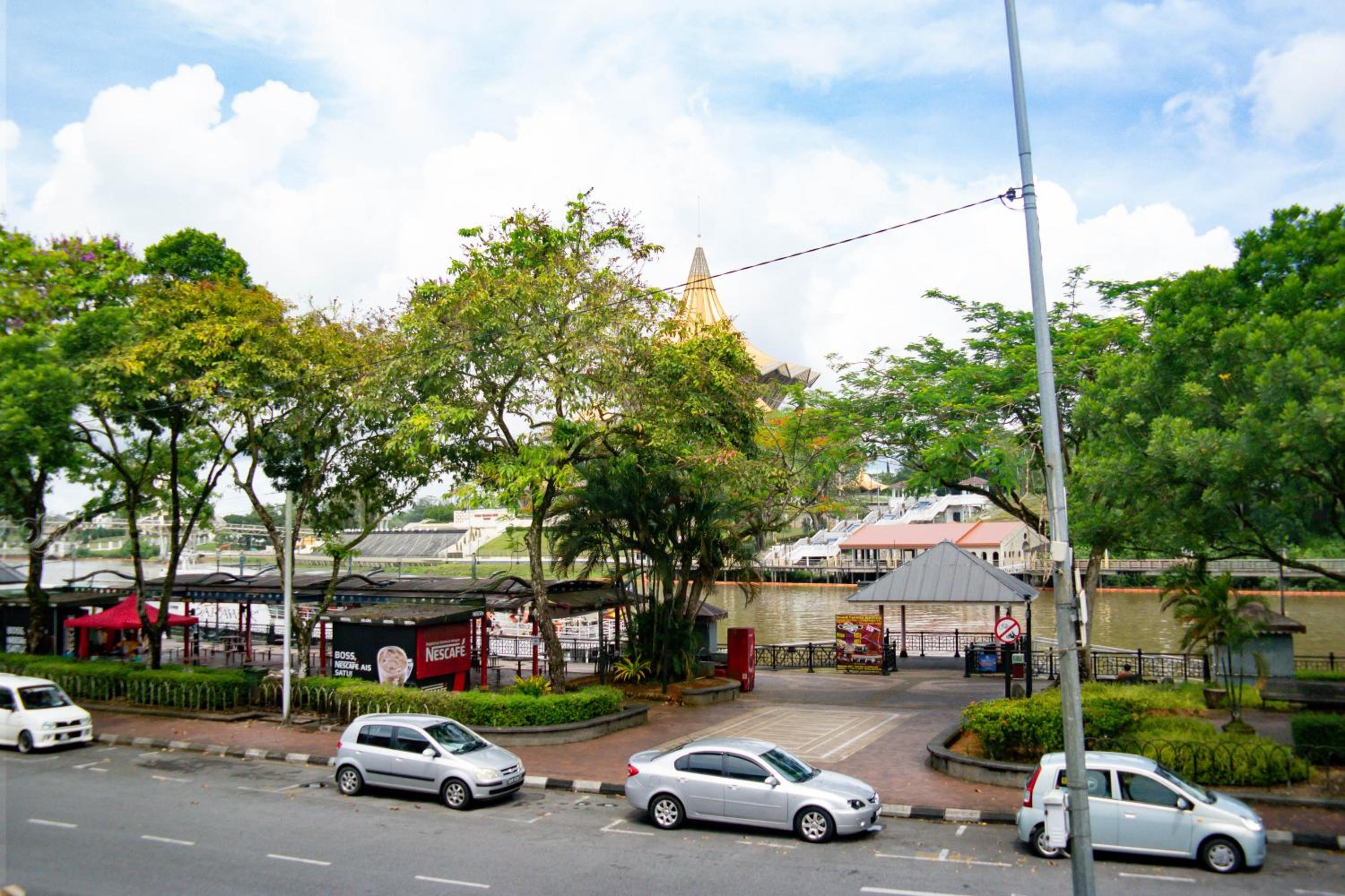Upspot Kuching Waterfront Premium Hostel