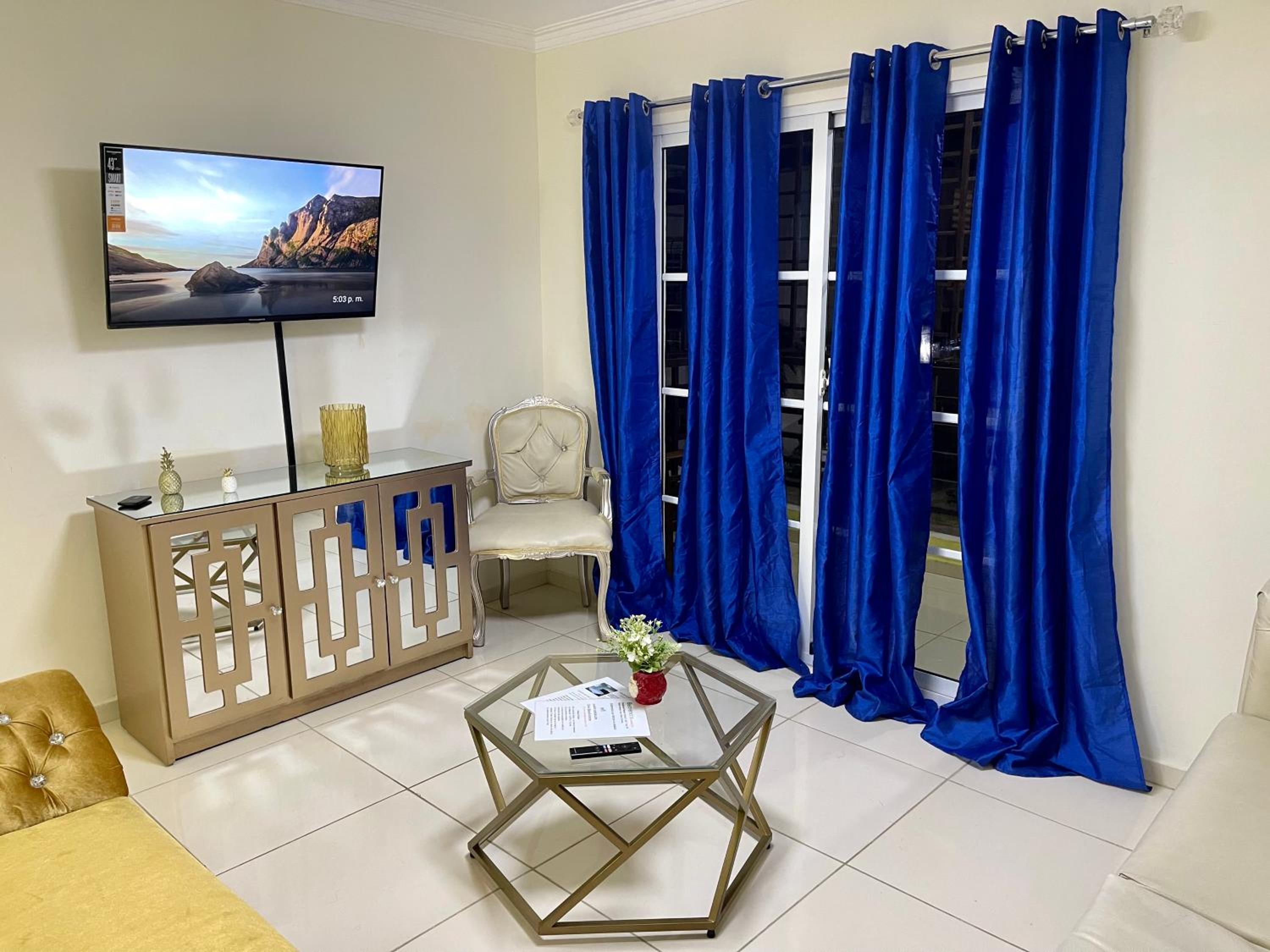 Apartamento Amplio en Residencial de 2 Habitaciones