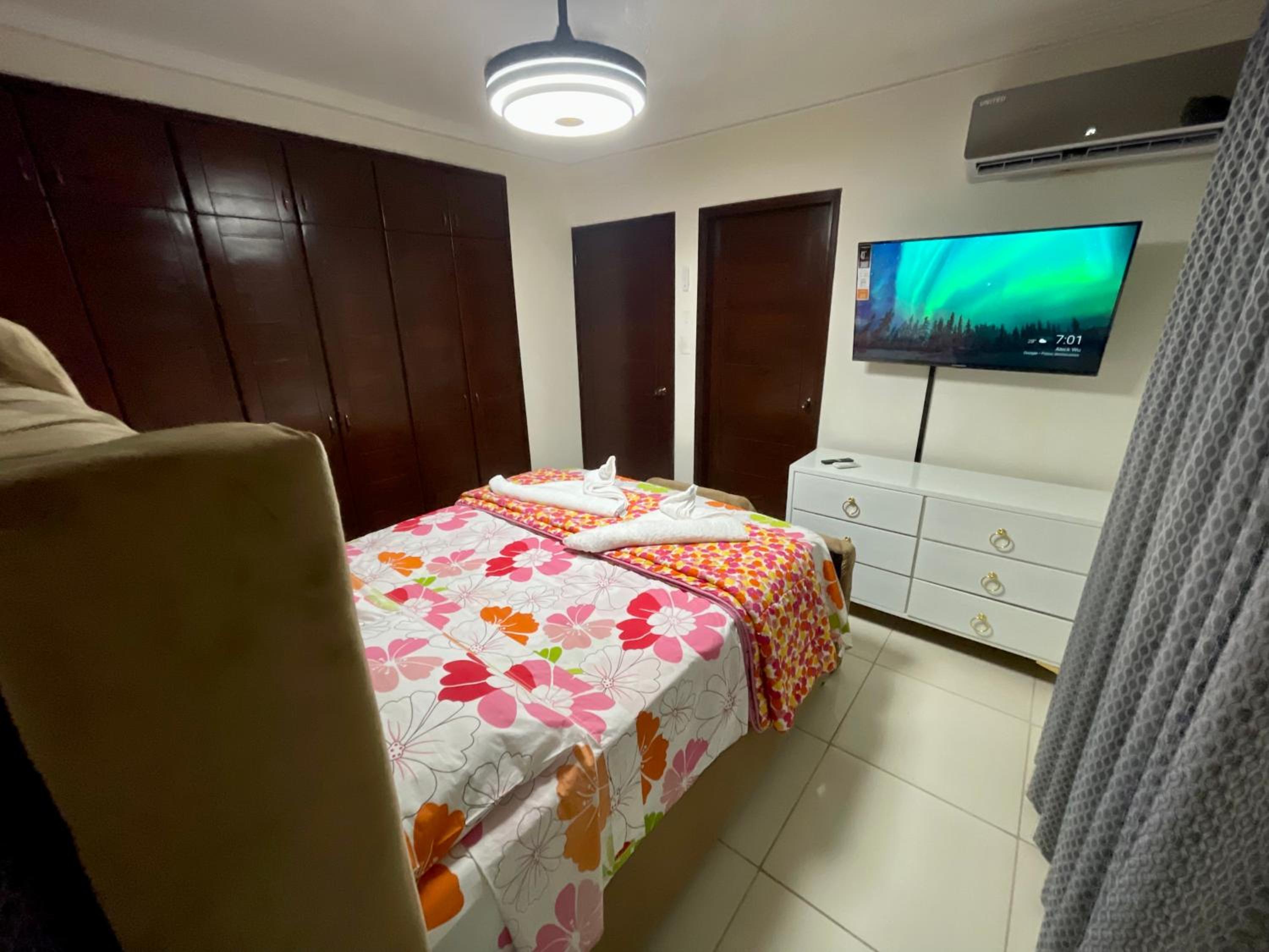 Apartamento Amplio en Residencial de 2 Habitaciones