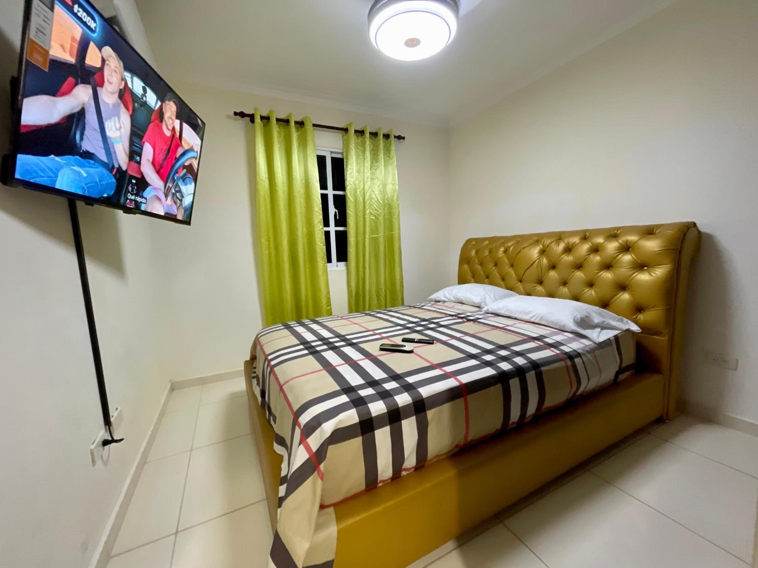 Apartamento Amplio en Residencial de 2 Habitaciones