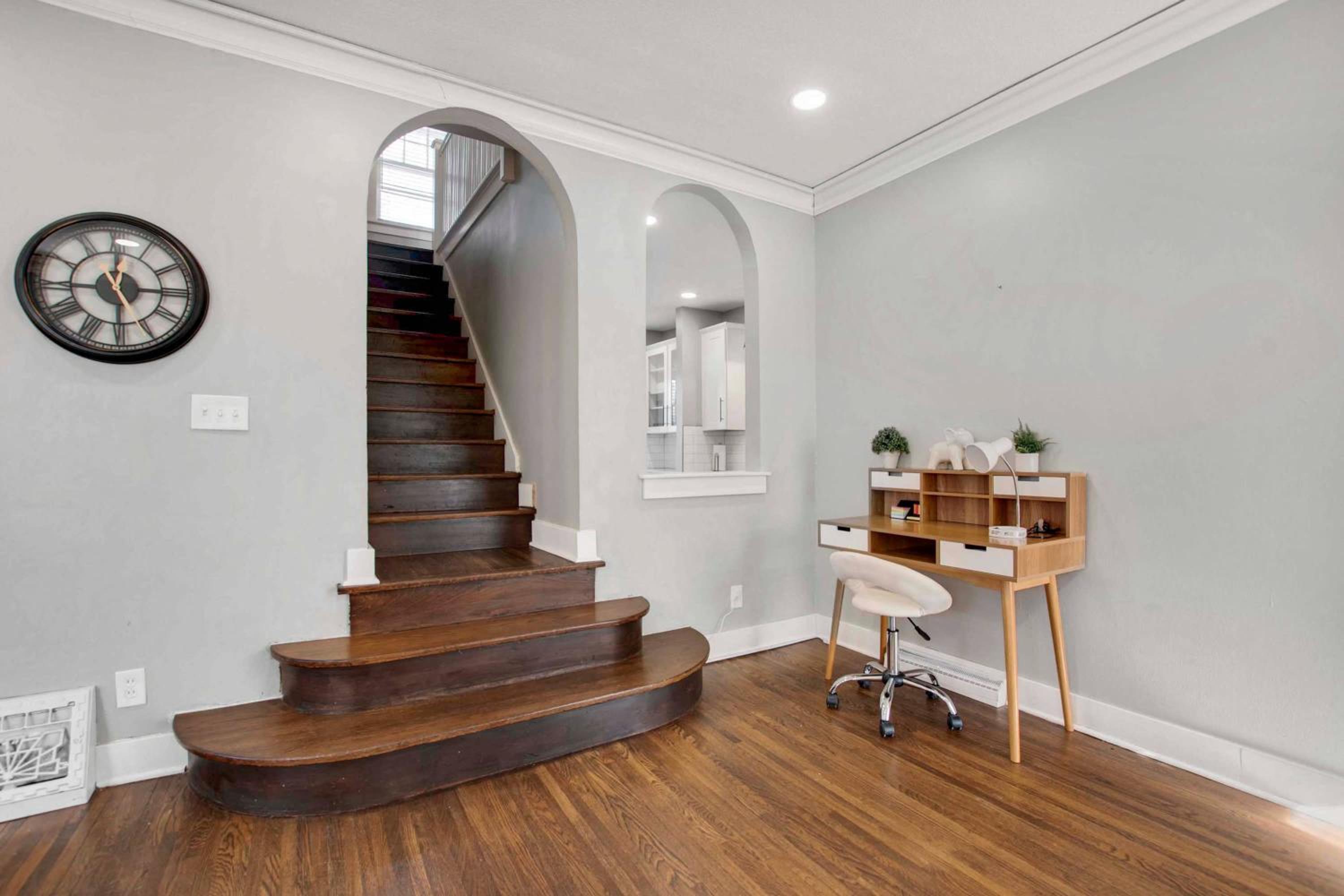 2 Bed 1 Bath Property in College Hill with Garage view 4