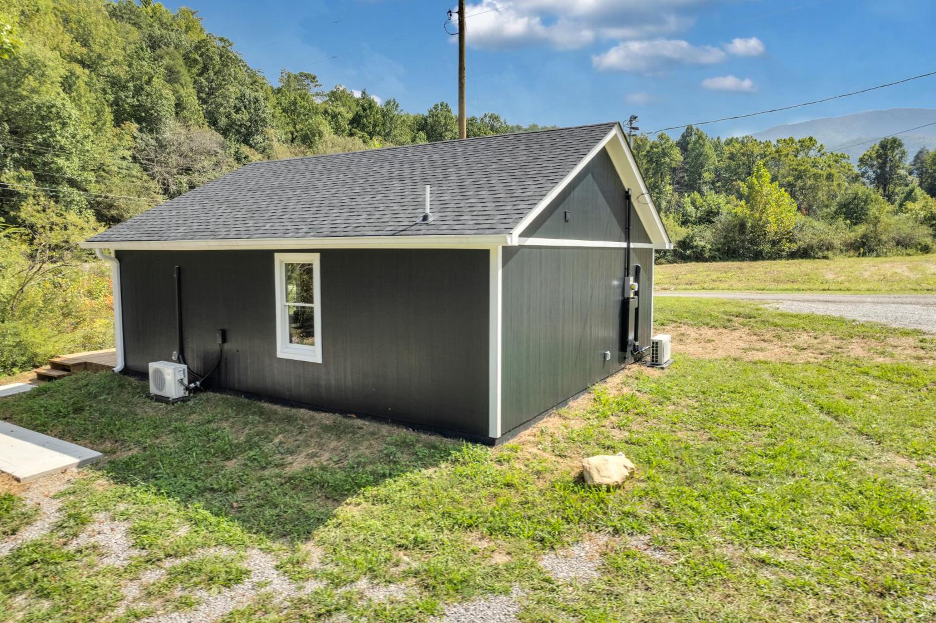 Enchanted Bungalow, Pickleball Court, Creek, WIFI, Mountain Views, Starting at 69 view 5