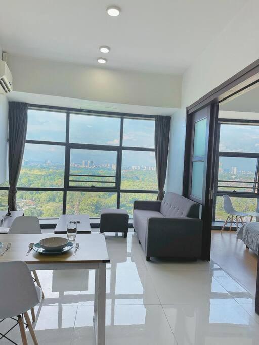 High Rise Horizon City View Apt 4K Netflix