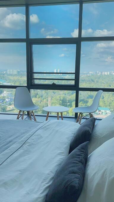 High Rise Horizon City View Apt 4K Netflix