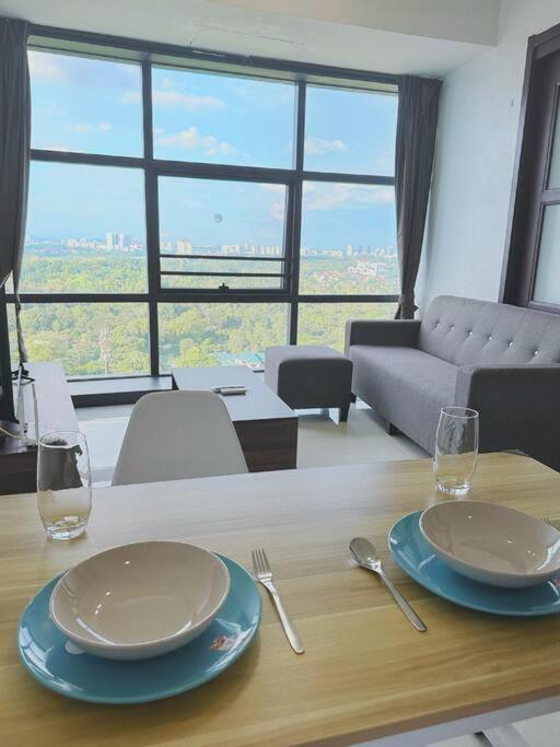 High Rise Horizon City View Apt 4K Netflix