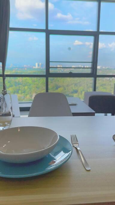 High Rise Horizon City View Apt 4K Netflix