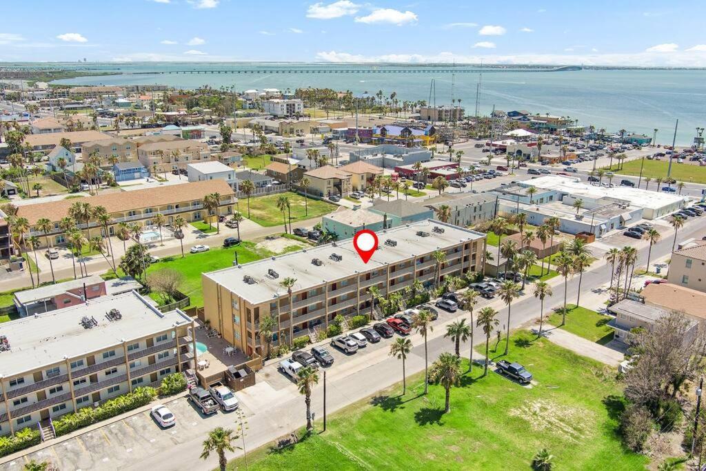 2 Bed 2 Bath 1st Fl Condo By Beach w Washer Dryer view 3