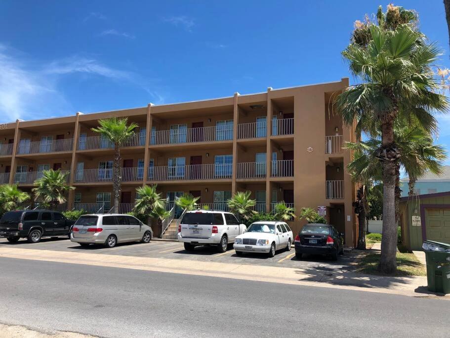 2 Bed 2 Bath 1st Fl Condo By Beach w Washer Dryer view 4