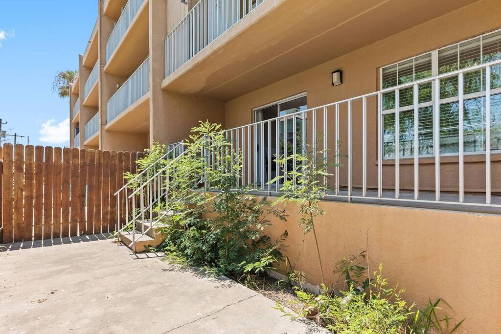 2 Bed 2 Bath 1st Fl Condo By Beach w Washer Dryer view 5