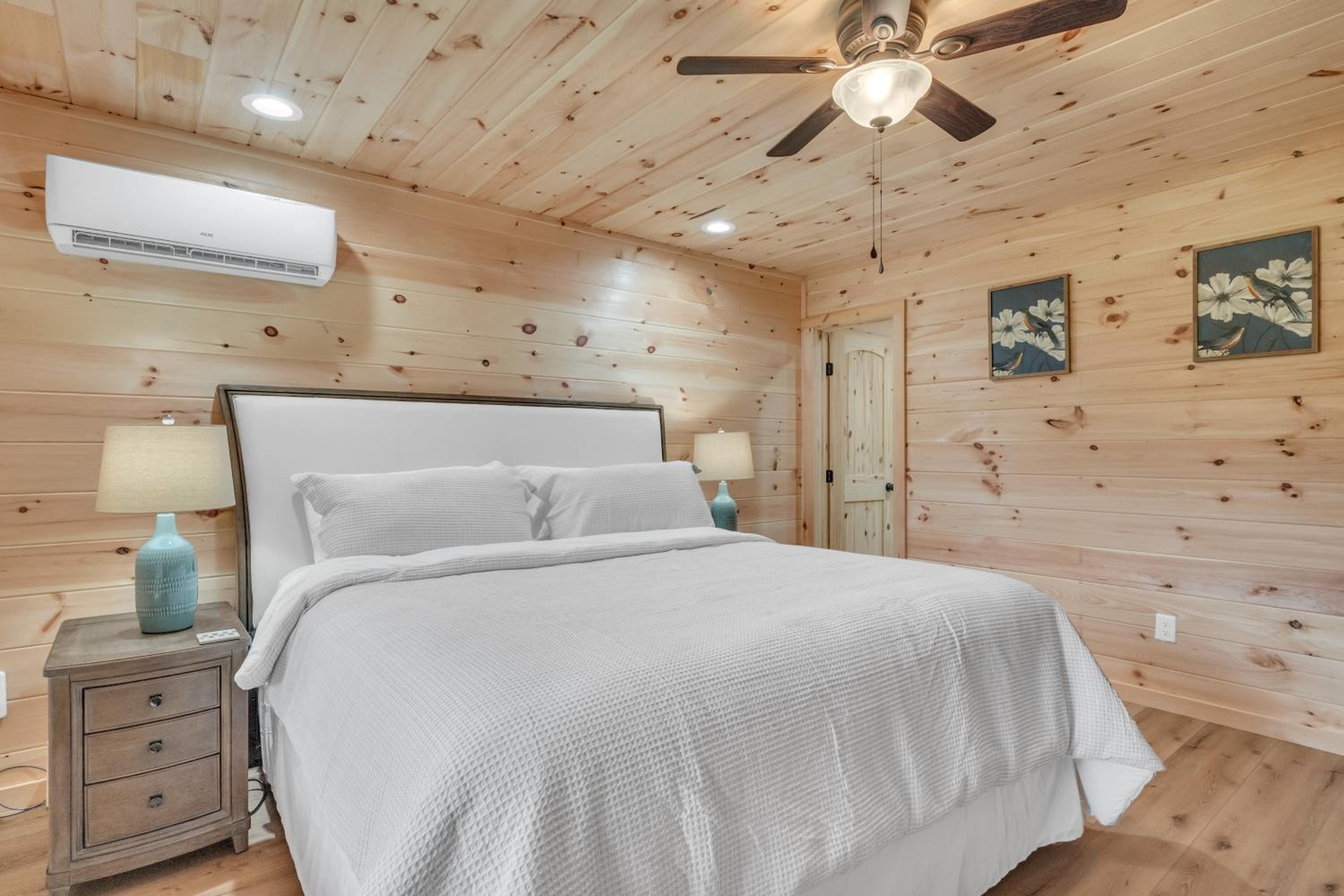 Getaway Cottage, Pickleball Court, Creek, WIFI, Mountain Views, WIFI