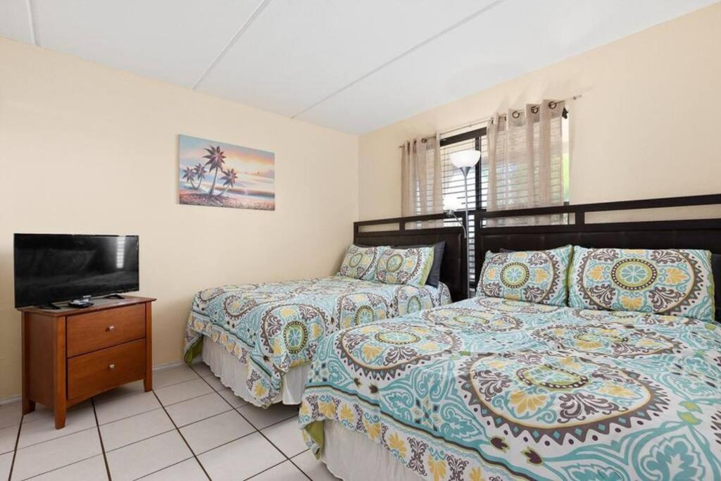 2 Bed 2 Bath Condo by Beach with Resort Pool view 4