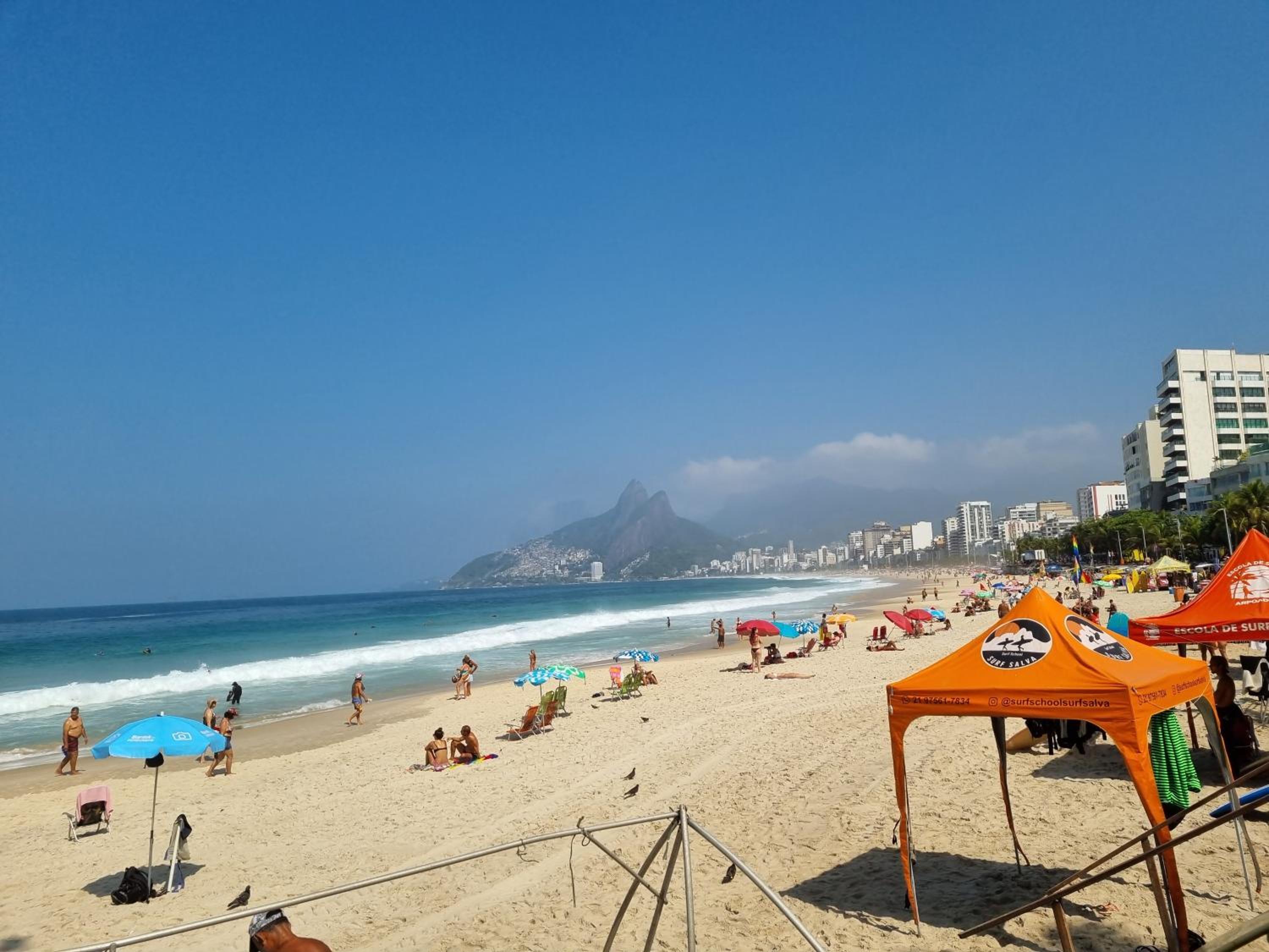 SUÍTE c vista livre e pertíssima das PRAIAS IPANEMA LEBLON ARPOADOR COPACABANA e do CRISTO REDENTOR do BONDINHO PÃO DE AÇUCAR etc Chegando mais cedo que o 