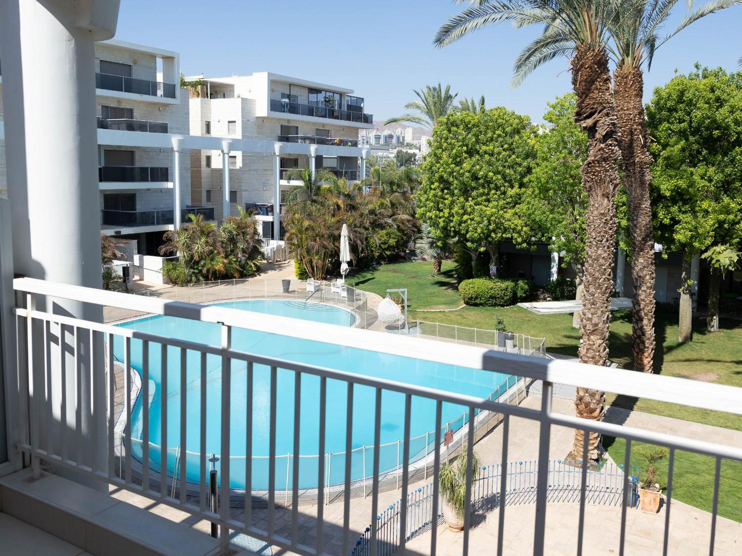 FishaRent Luxury Royal Park Suites view 4
