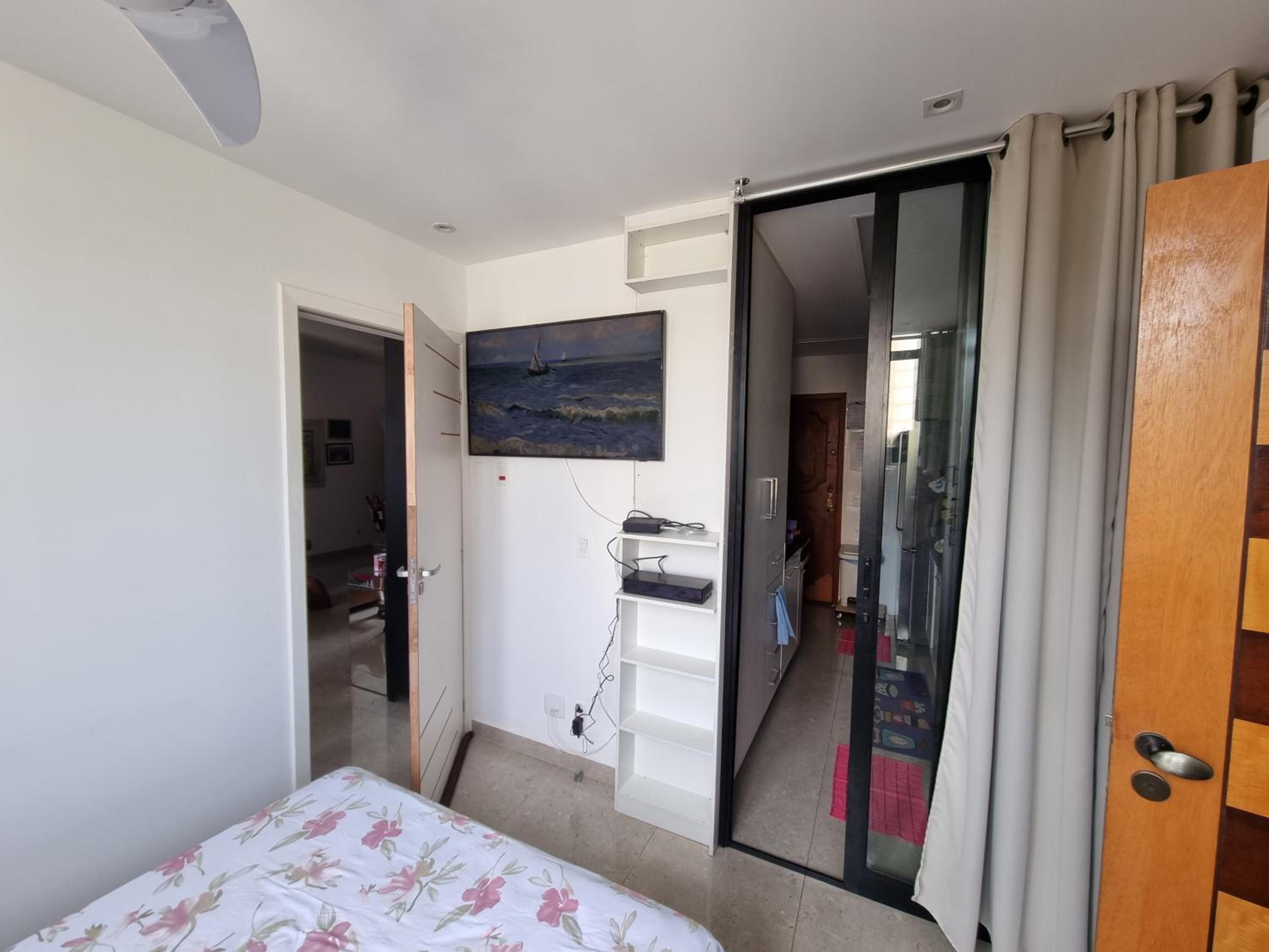 SUÍTE c vista livre e pertíssima das PRAIAS IPANEMA LEBLON ARPOADOR COPACABANA e do CRISTO REDENTOR do BONDINHO PÃO DE AÇUCAR etc Chegando mais cedo que o 