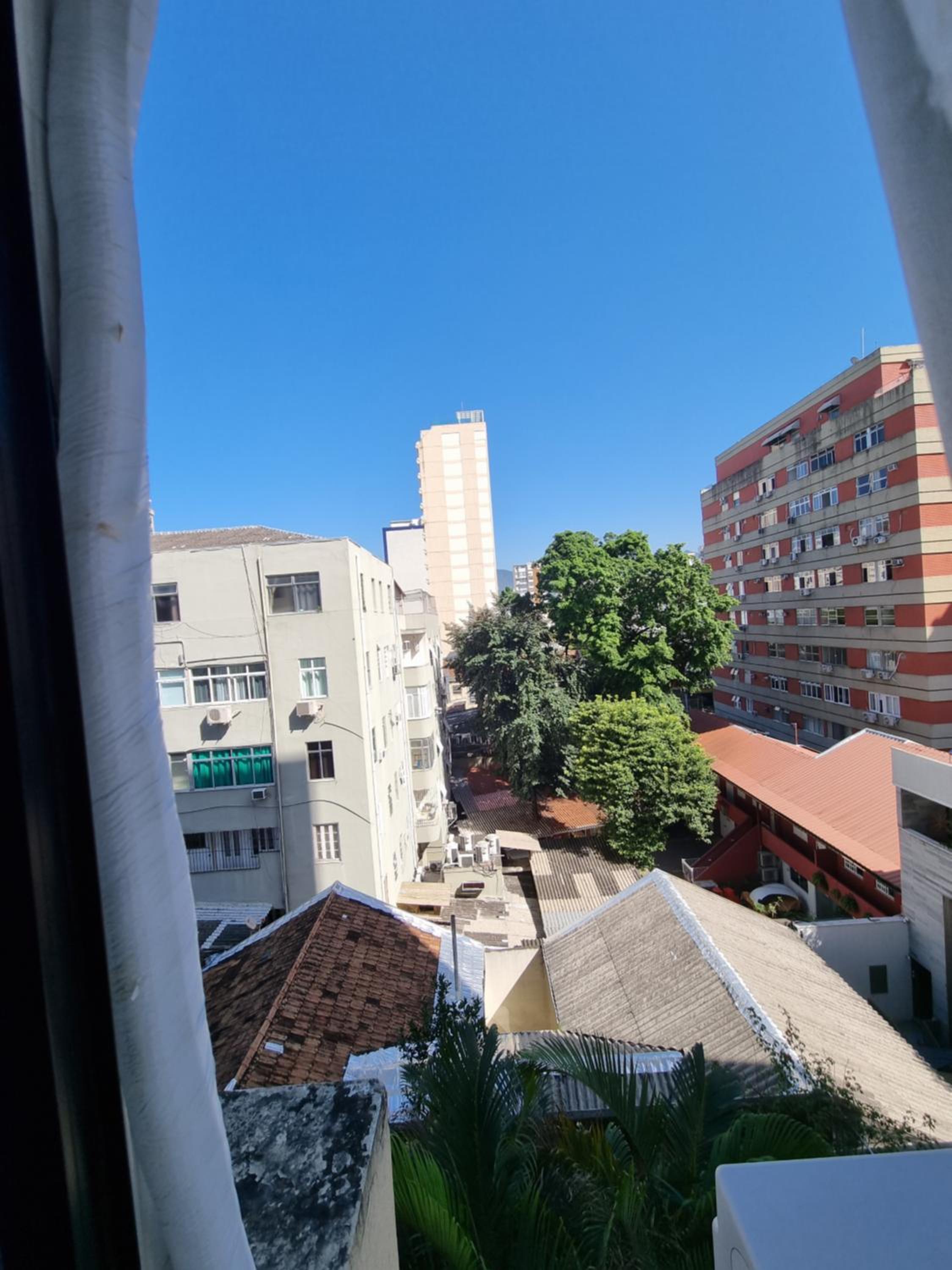SUÍTE c vista livre e pertíssima das PRAIAS IPANEMA LEBLON ARPOADOR COPACABANA e do CRISTO REDENTOR do BONDINHO PÃO DE AÇUCAR etc Chegando mais cedo que o 