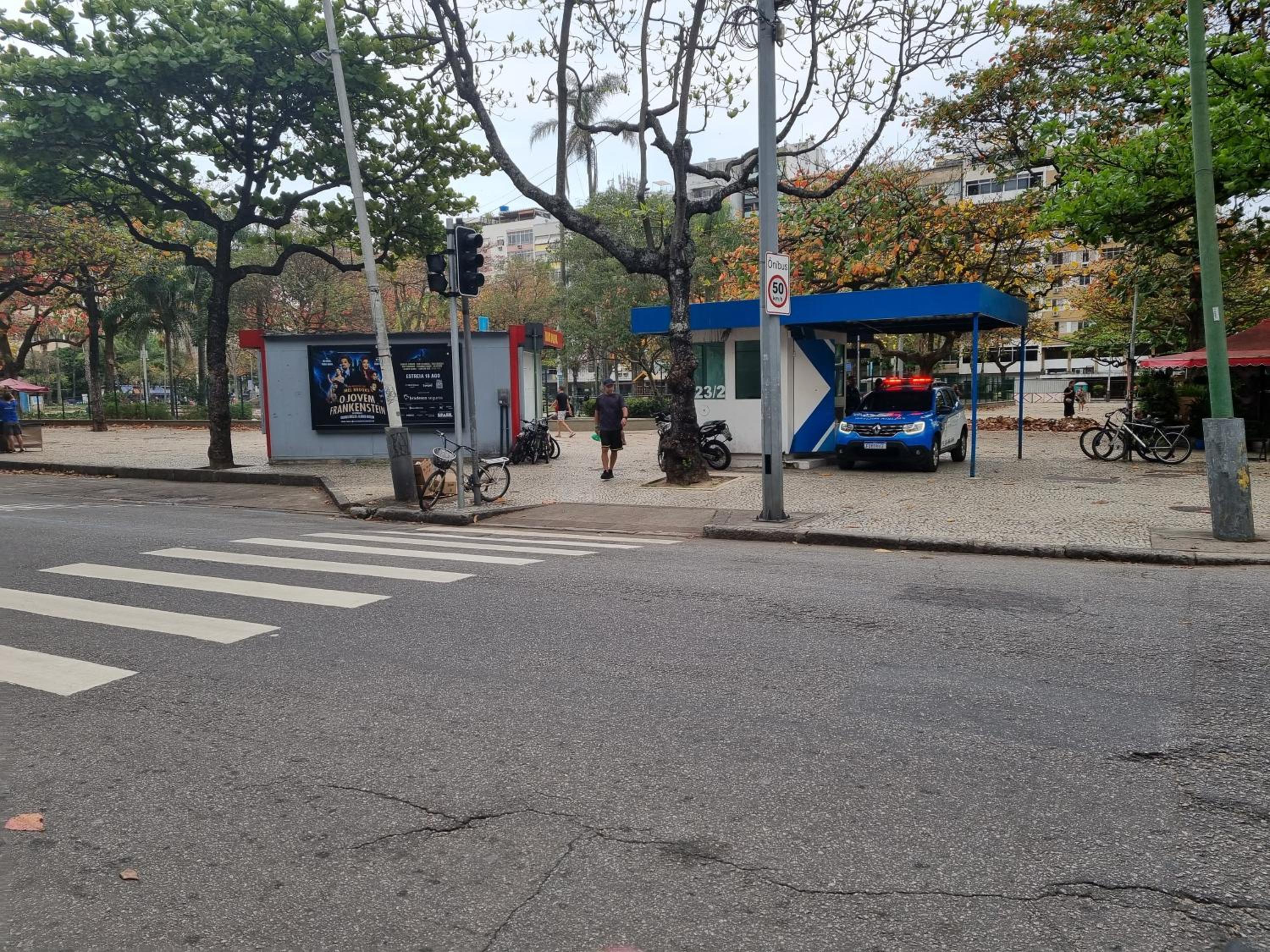 SUÍTE c vista livre e pertíssima das PRAIAS IPANEMA LEBLON ARPOADOR COPACABANA e do CRISTO REDENTOR do BONDINHO PÃO DE AÇUCAR etc Chegando mais cedo que o 