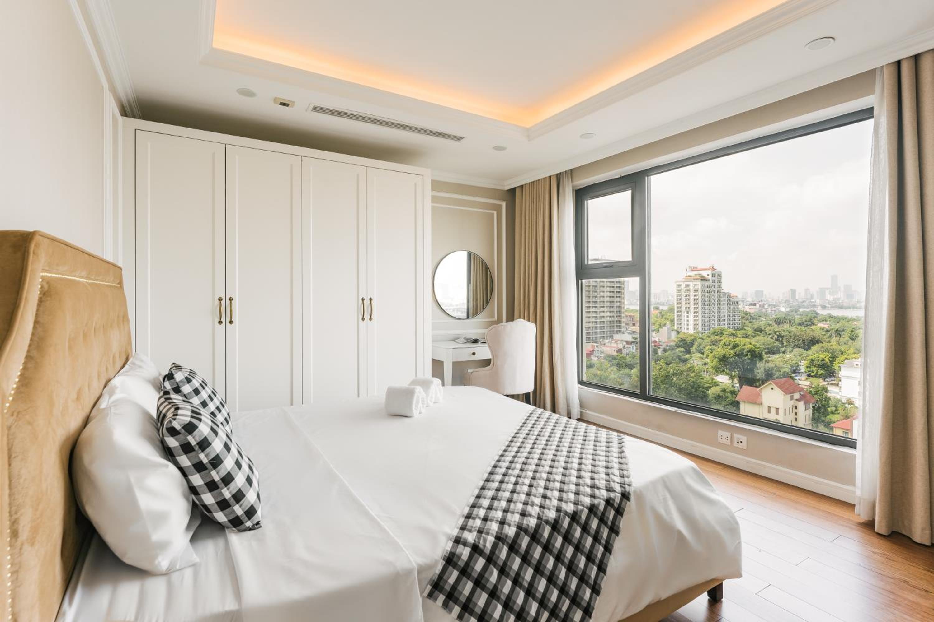 D'LEROI SOLEIL- TAY HO- NEAR WESTLAKE IN HA Noi