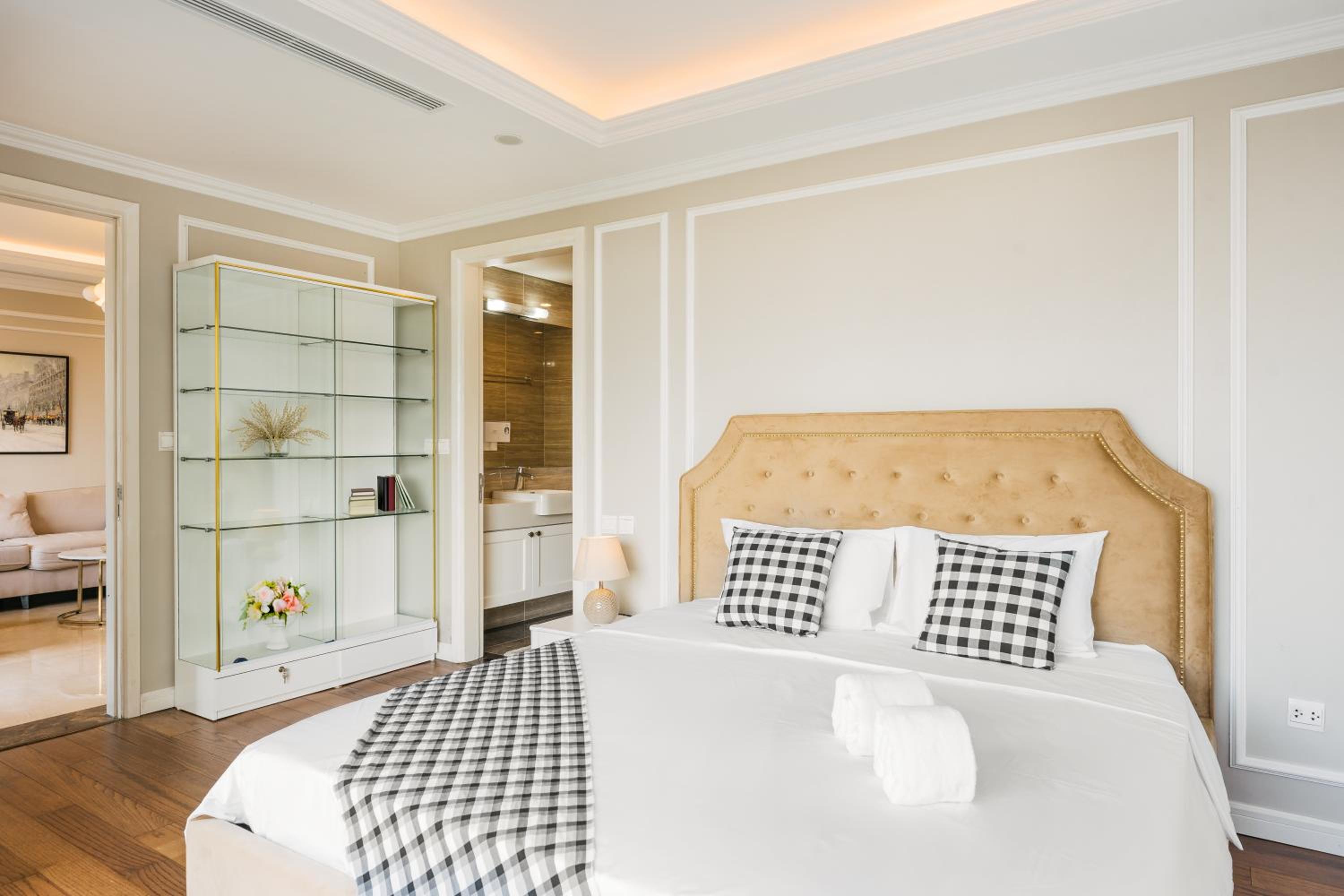 D'LEROI SOLEIL- TAY HO- NEAR WESTLAKE IN HA Noi