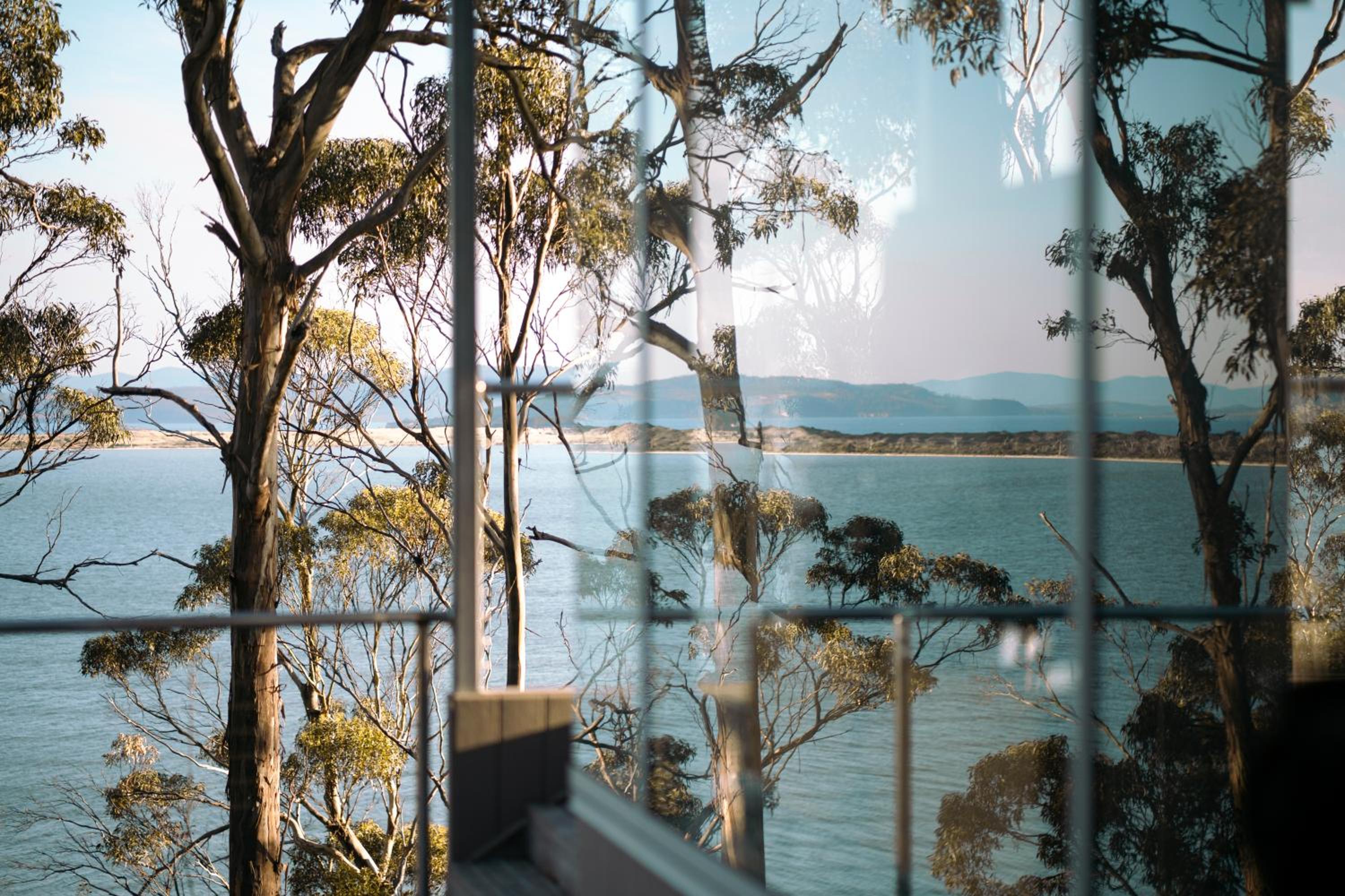 Baragoola Retreat - Luxury Waterfront Property