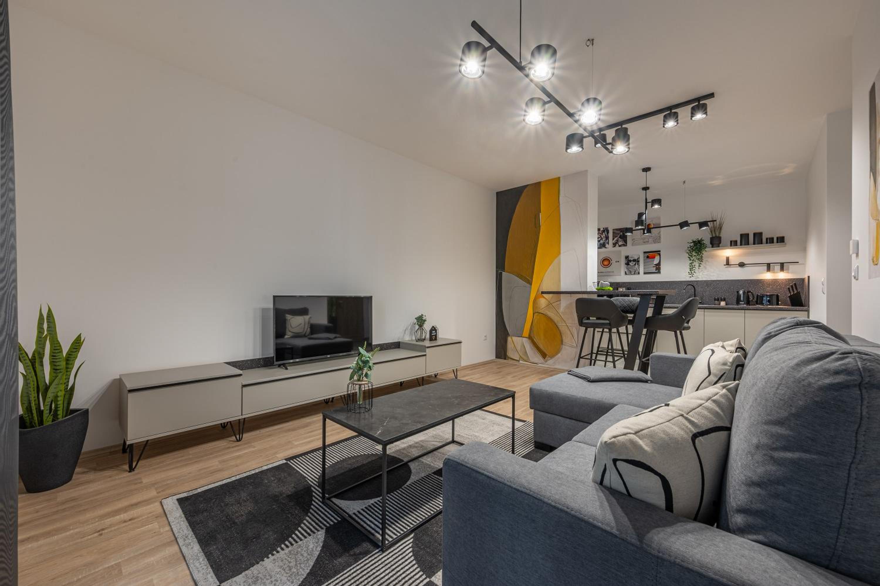 Condo With Balcony @ Downtown Budapest view 5