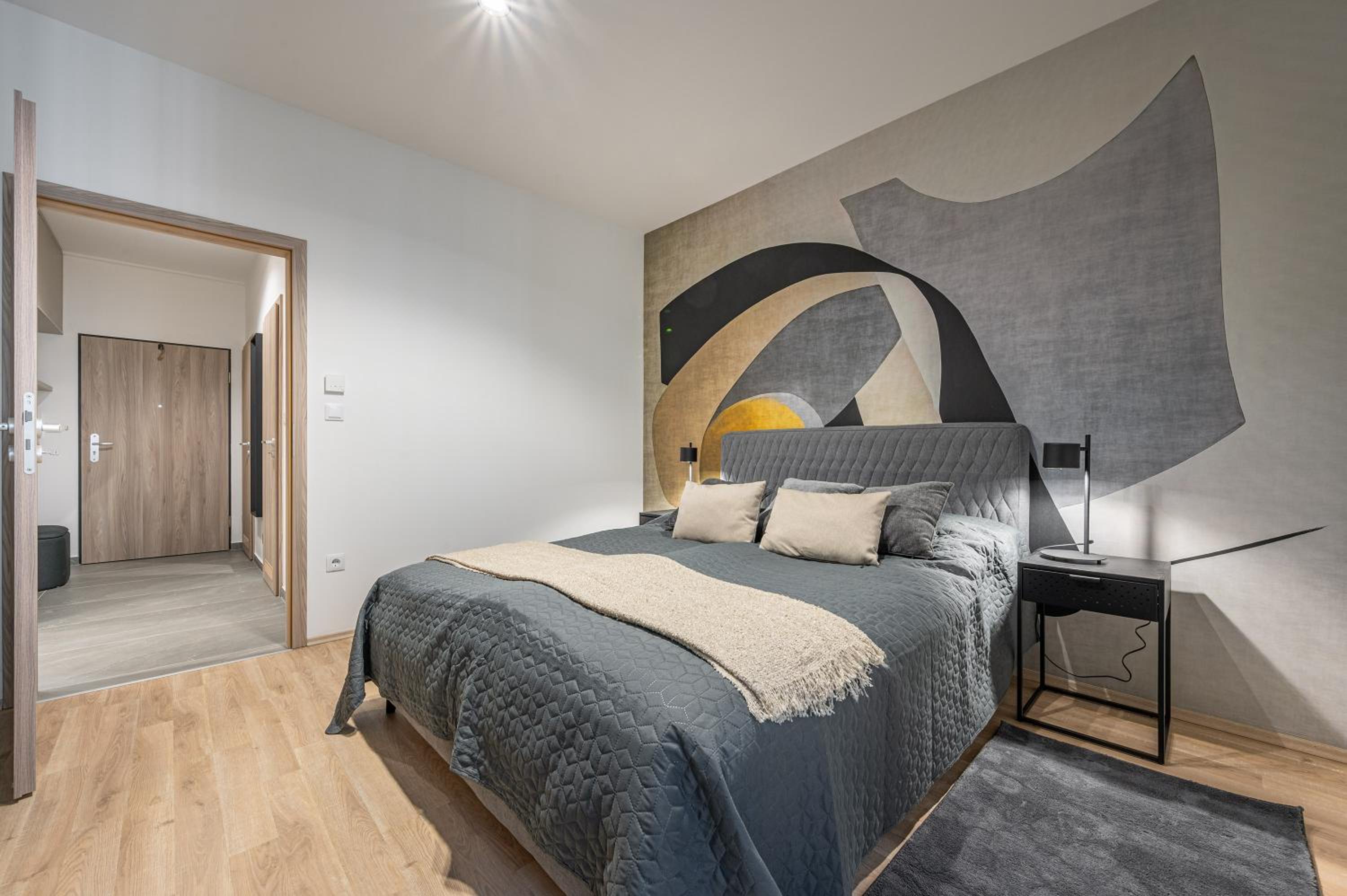 Condo With Balcony @ Downtown Budapest view 2