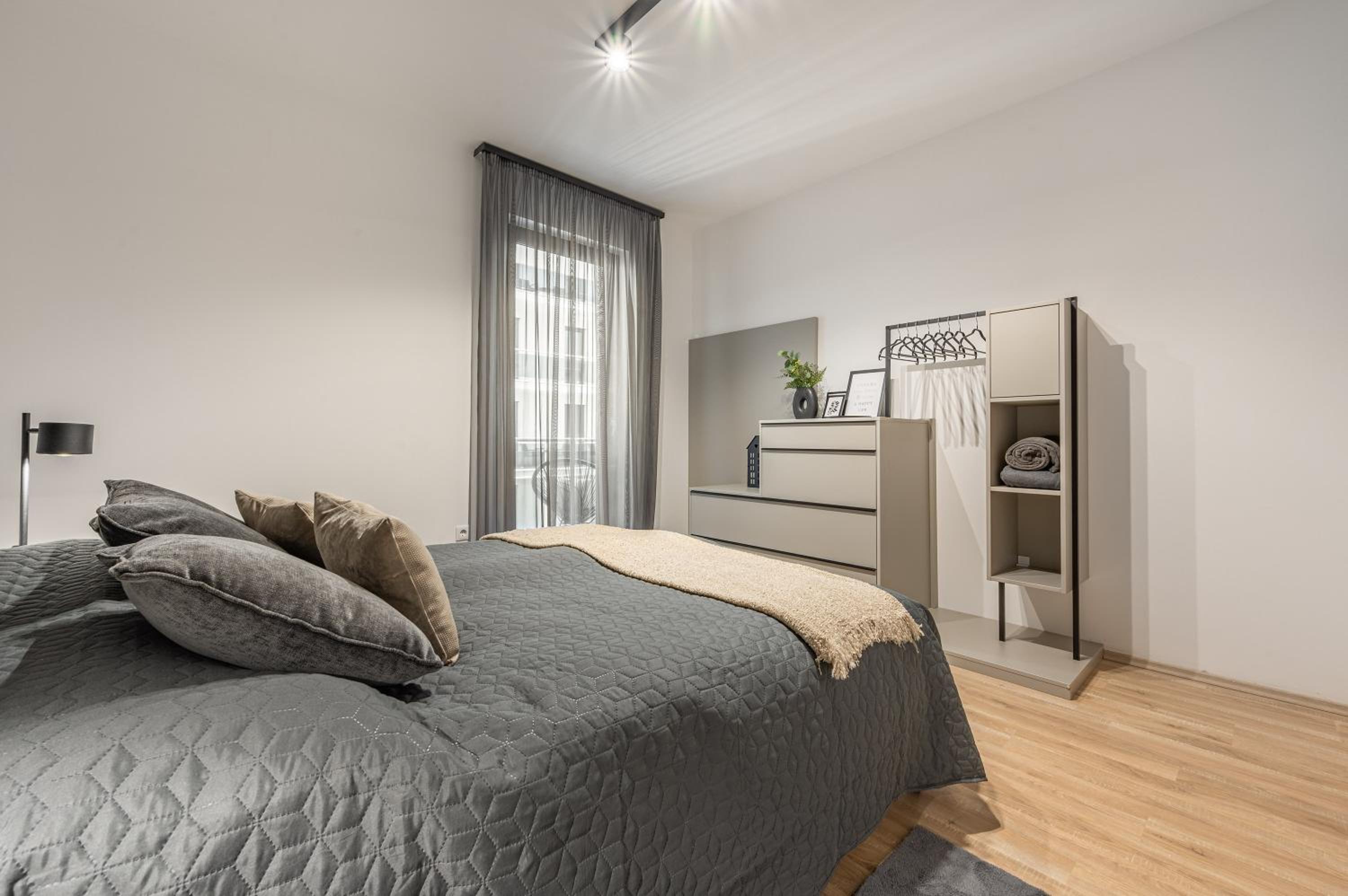 Condo With Balcony @ Downtown Budapest view 3