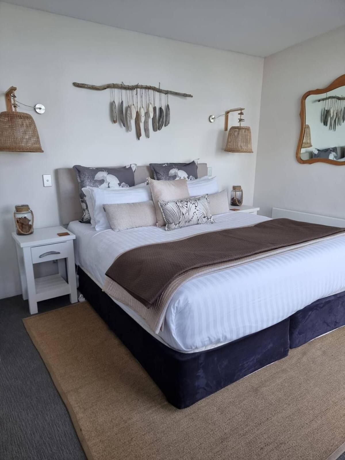 Baragoola Retreat - Luxury Waterfront Property