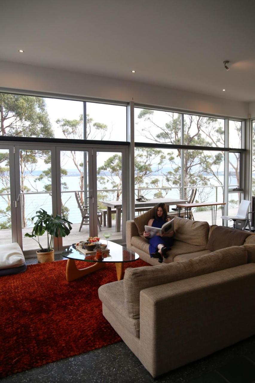 Baragoola Retreat - Luxury Waterfront Property