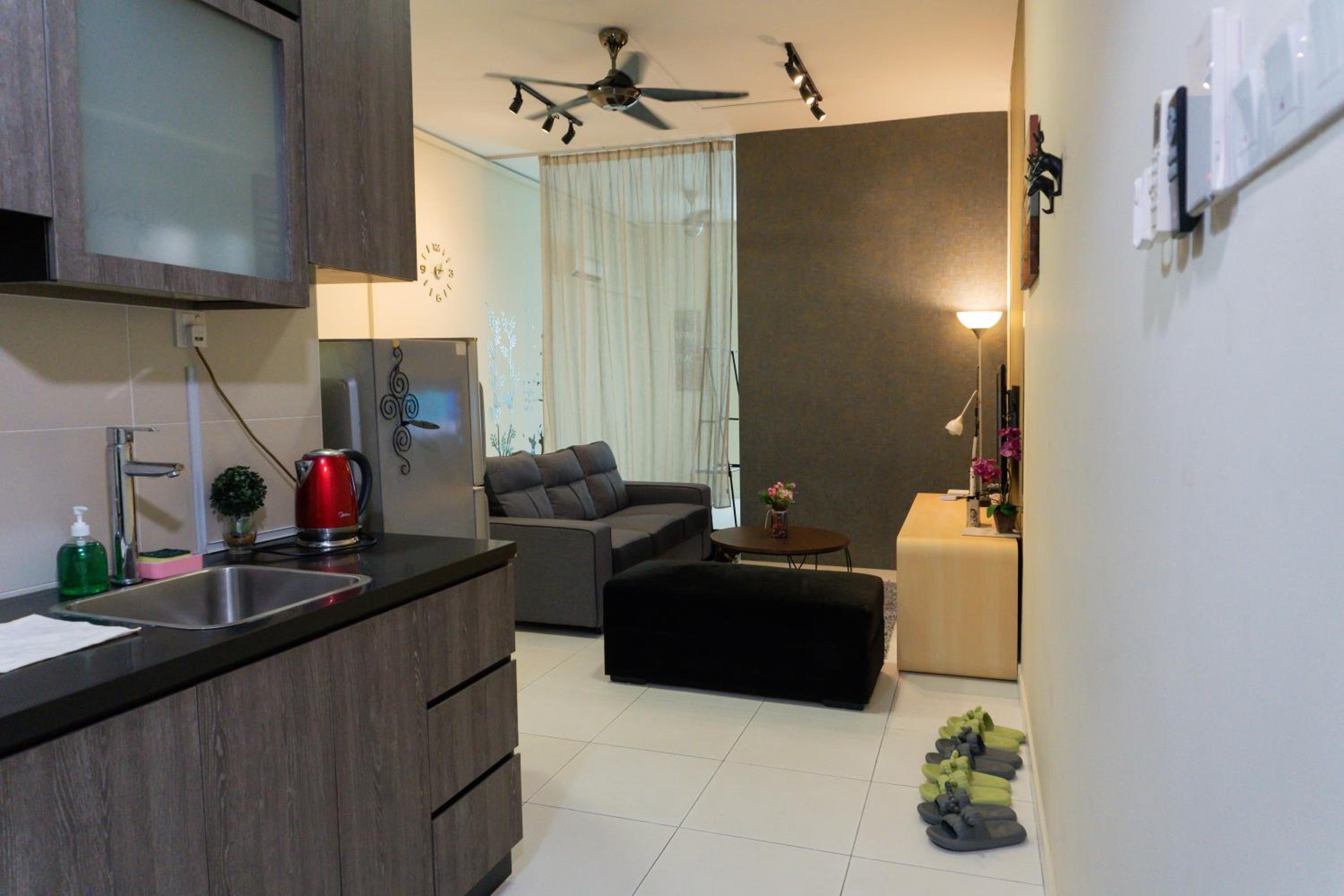 Mount Austin #Akademik Suite Floral Deer Studio 2-4pax #MSPro