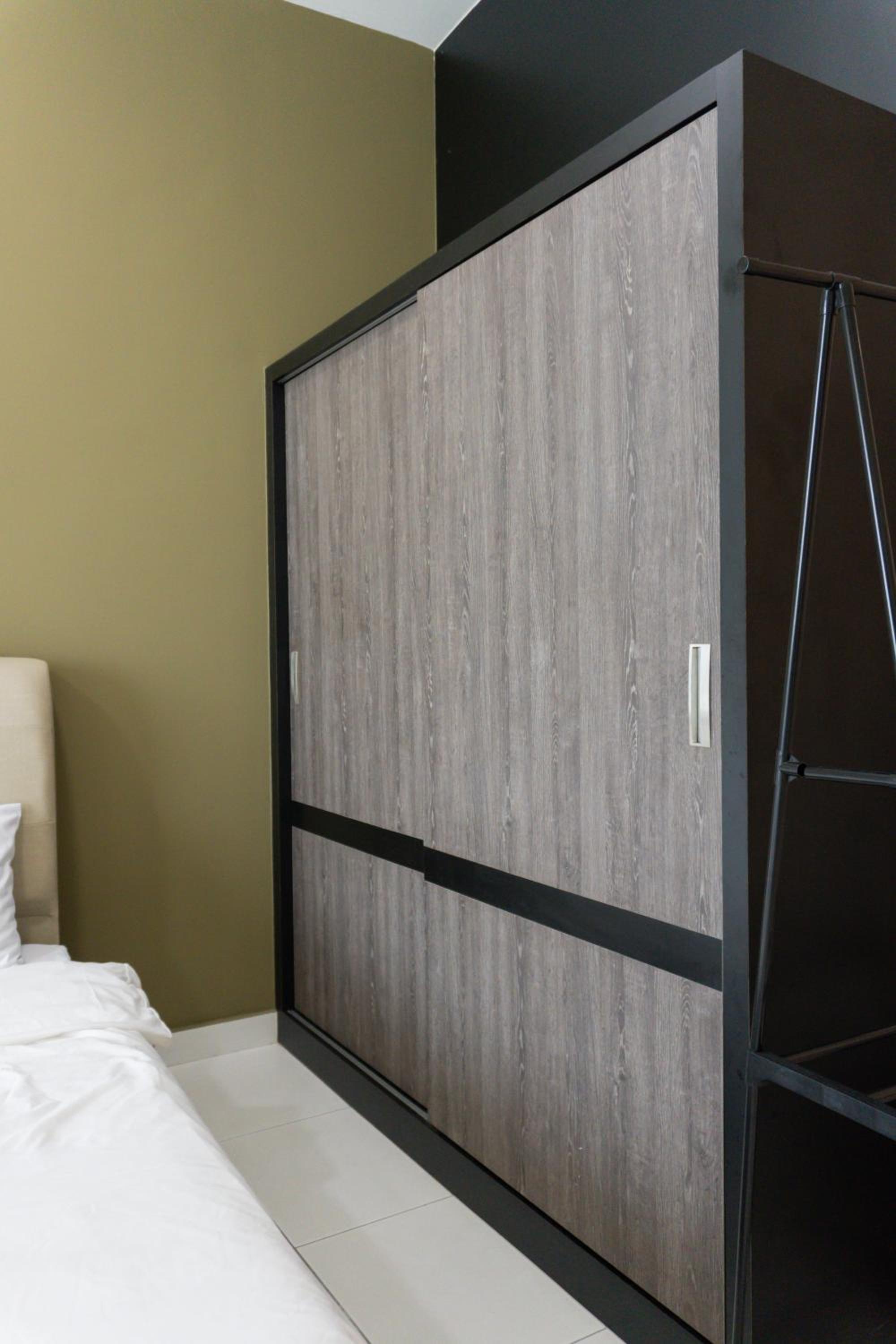 Mount Austin #Akademik Suite Floral Deer Studio 2-4pax #MSPro