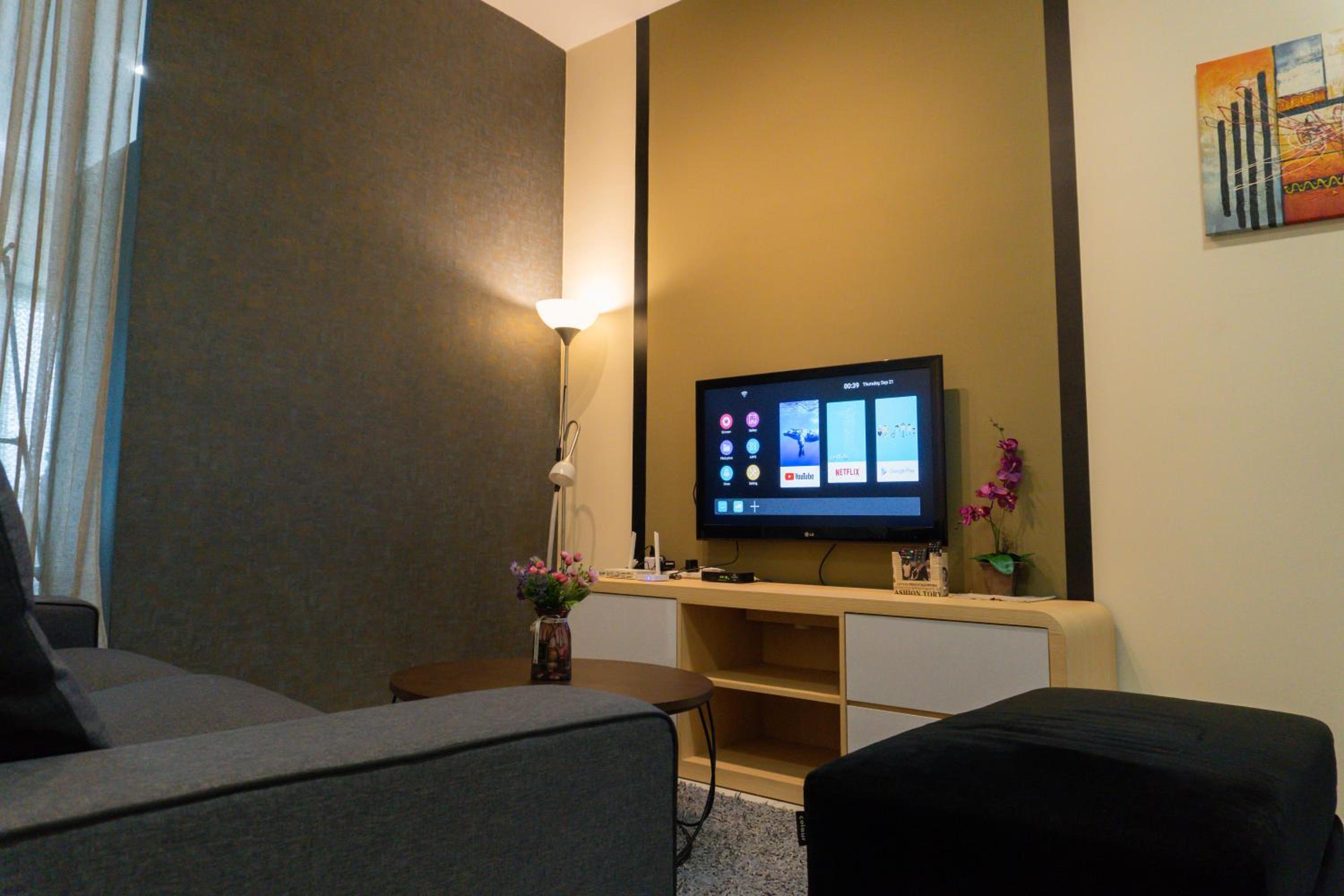 Mount Austin #Akademik Suite Floral Deer Studio 2-4pax #MSPro