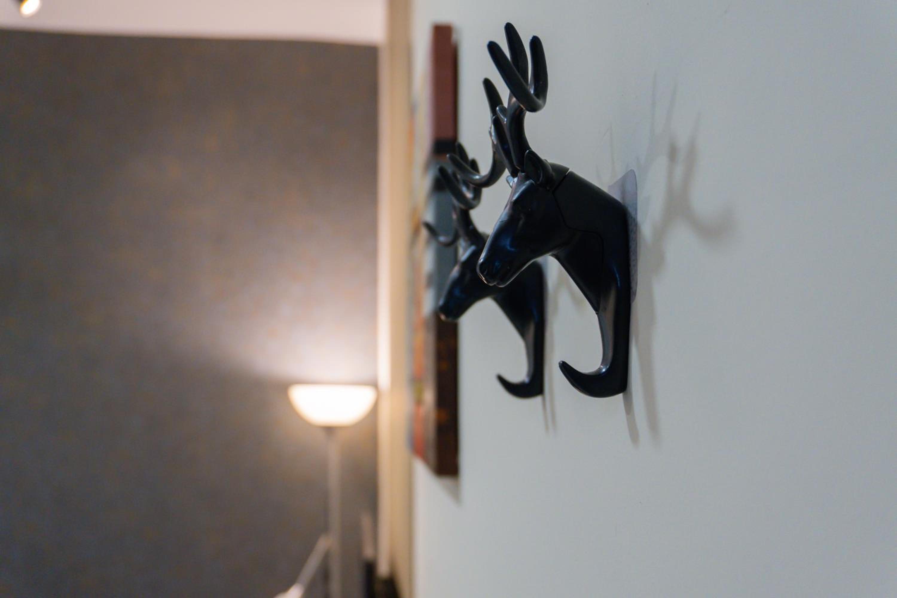 Mount Austin #Akademik Suite Floral Deer Studio 2-4pax #MSPro