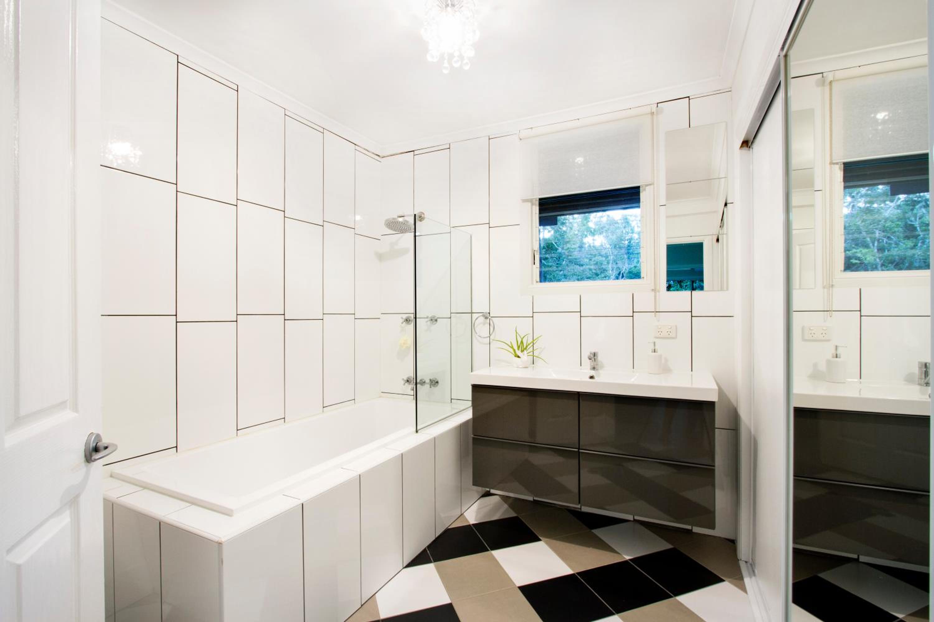 Airlie Beach Eco Cabins - Adults Only