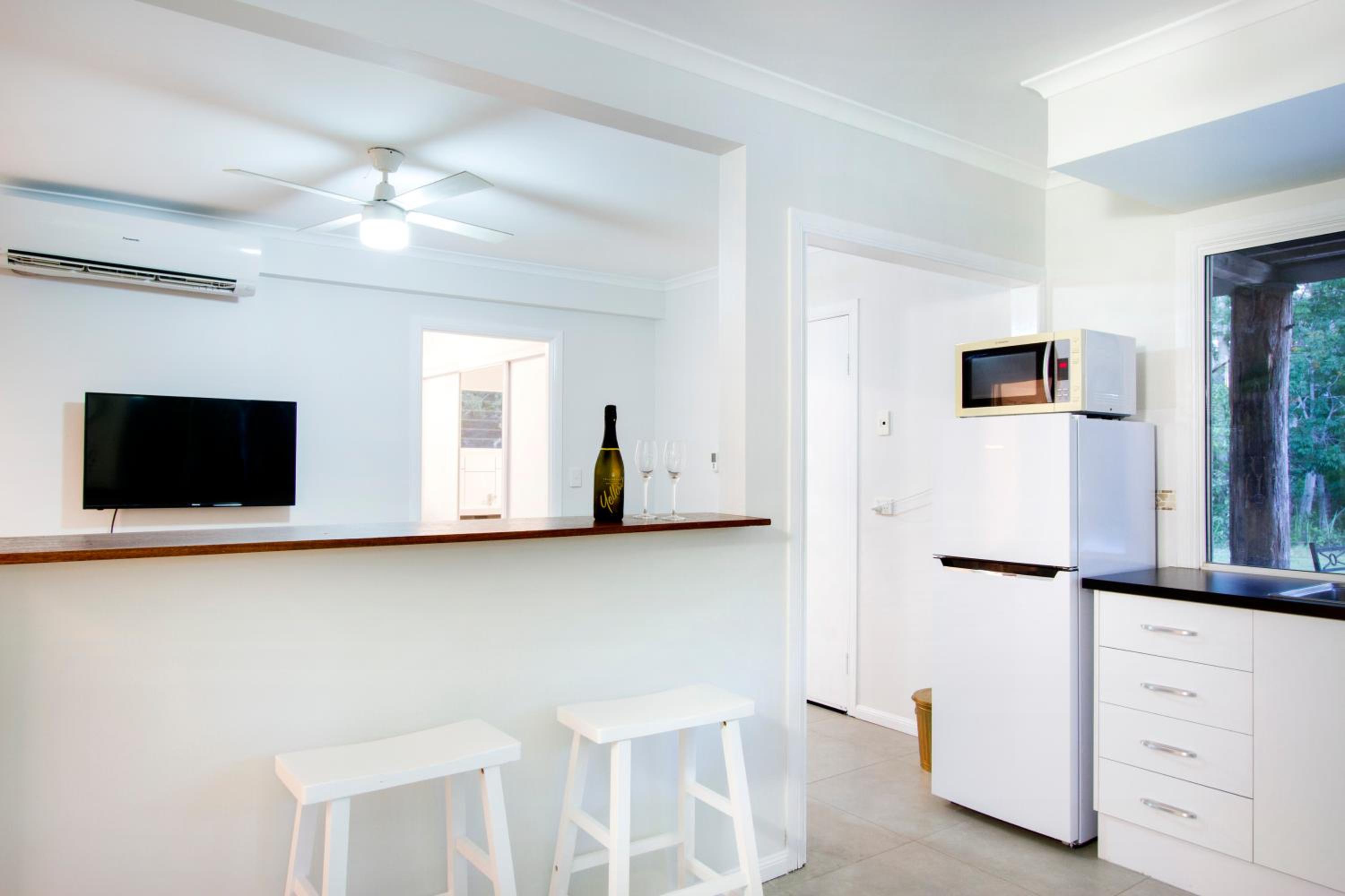 Airlie Beach Eco Cabins - Adults Only