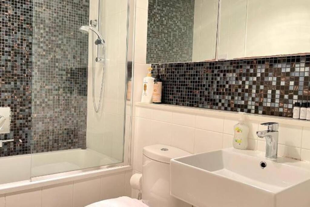 2bedrooms with Amazing City Views - booking18th floor