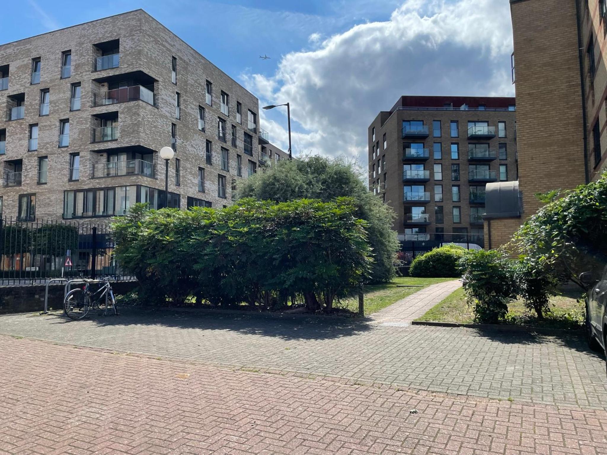 Surrey Docks London near Canada Water Easy Access to Canary Wharf Pier