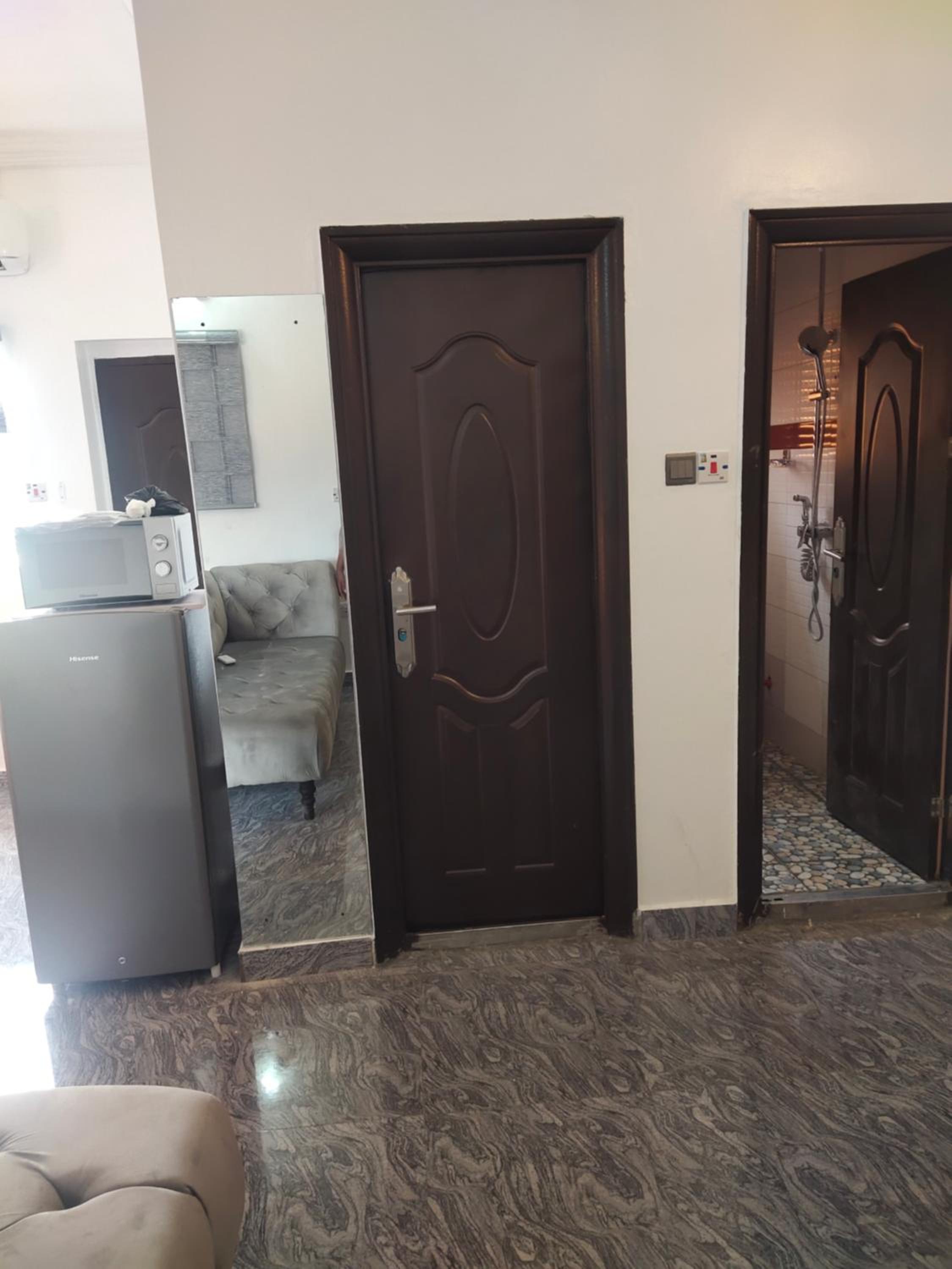 Kemzie's Studio Apartment view 5