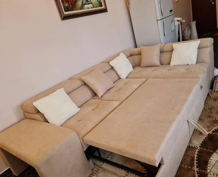 SweetHome Tirana Center, Skanderbeg Square