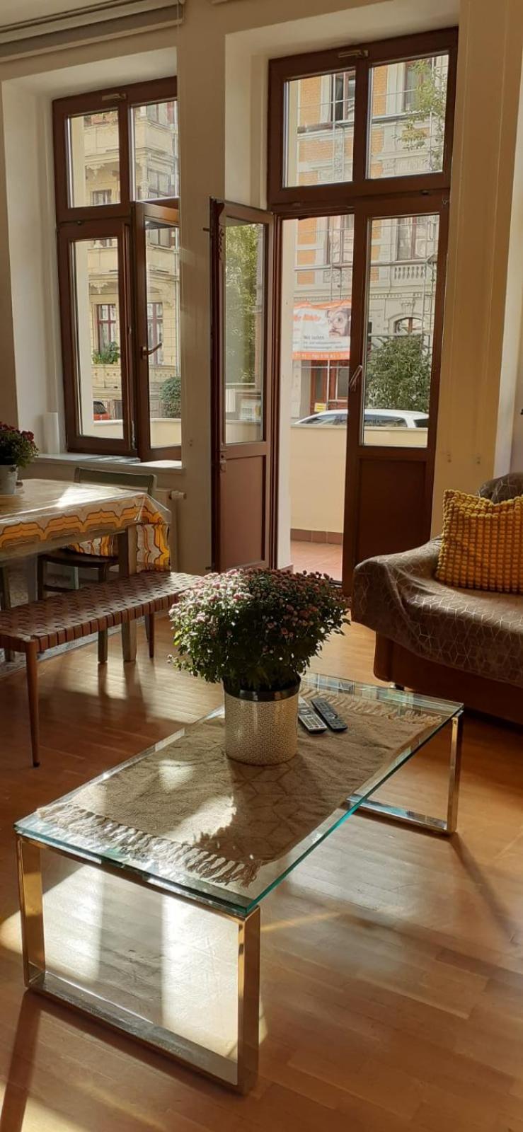Enjoy Goerlitz Augustastrasse Parkplatz und Balkon