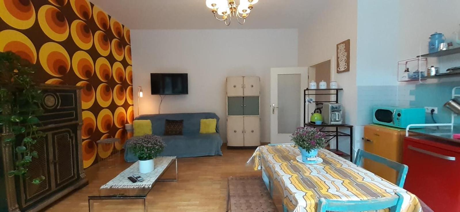 Enjoy Goerlitz Augustastrasse Parkplatz und Balkon