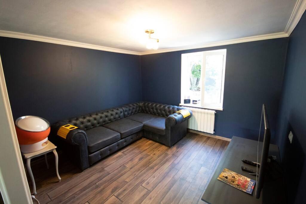 Ideally located spacious 3 bedroom house view 3