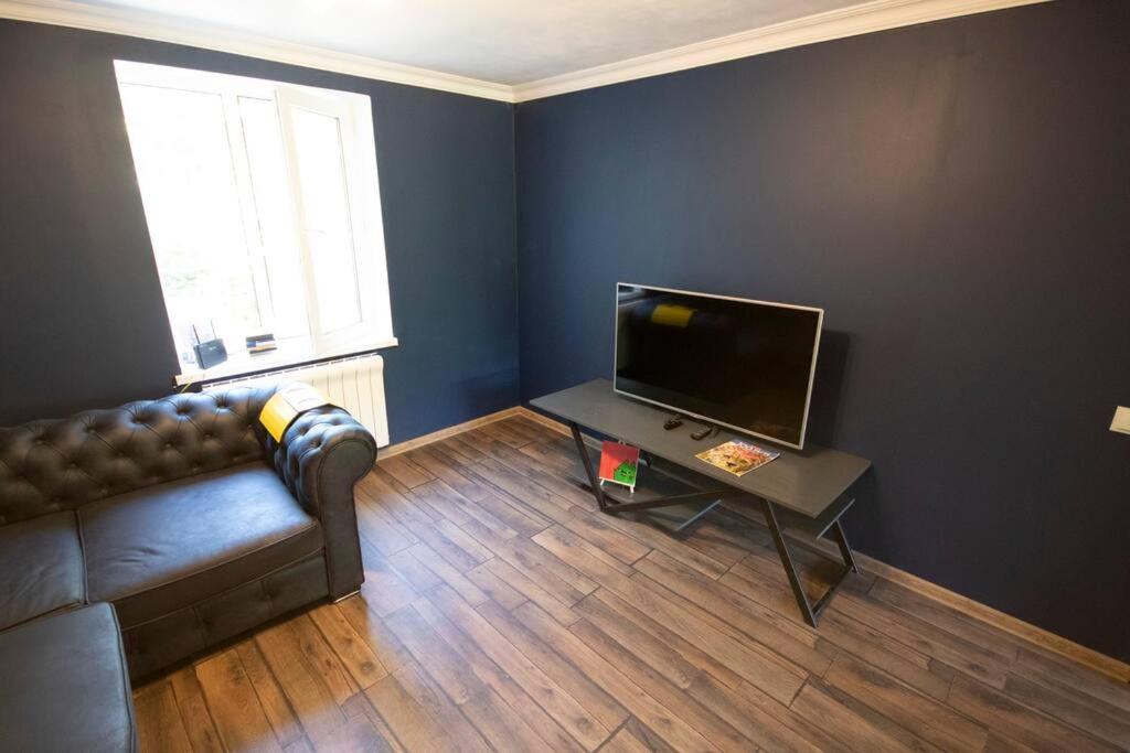 Ideally located spacious 3 bedroom house view 4