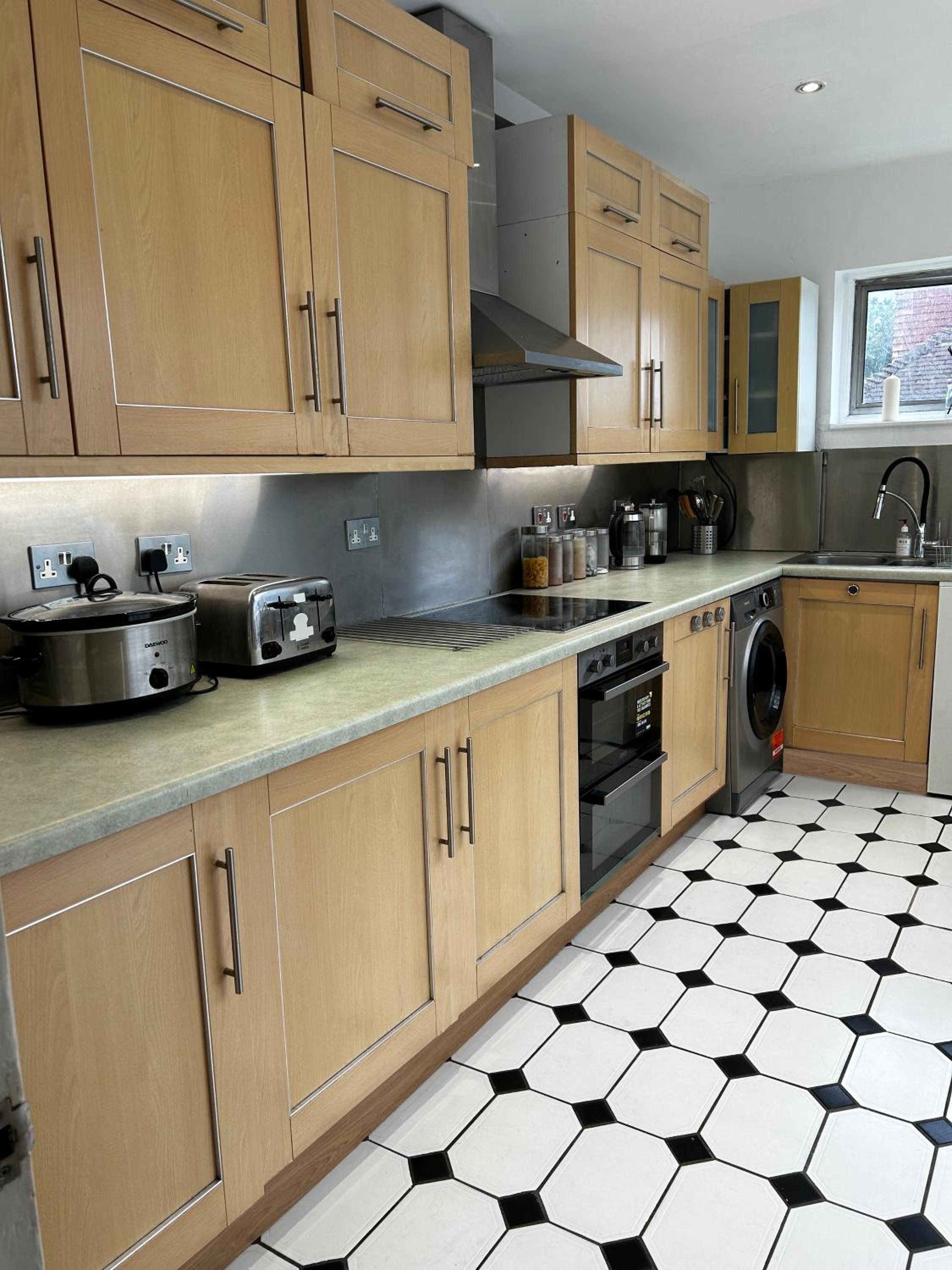 Wandworth, South London Deluxe King Room 2