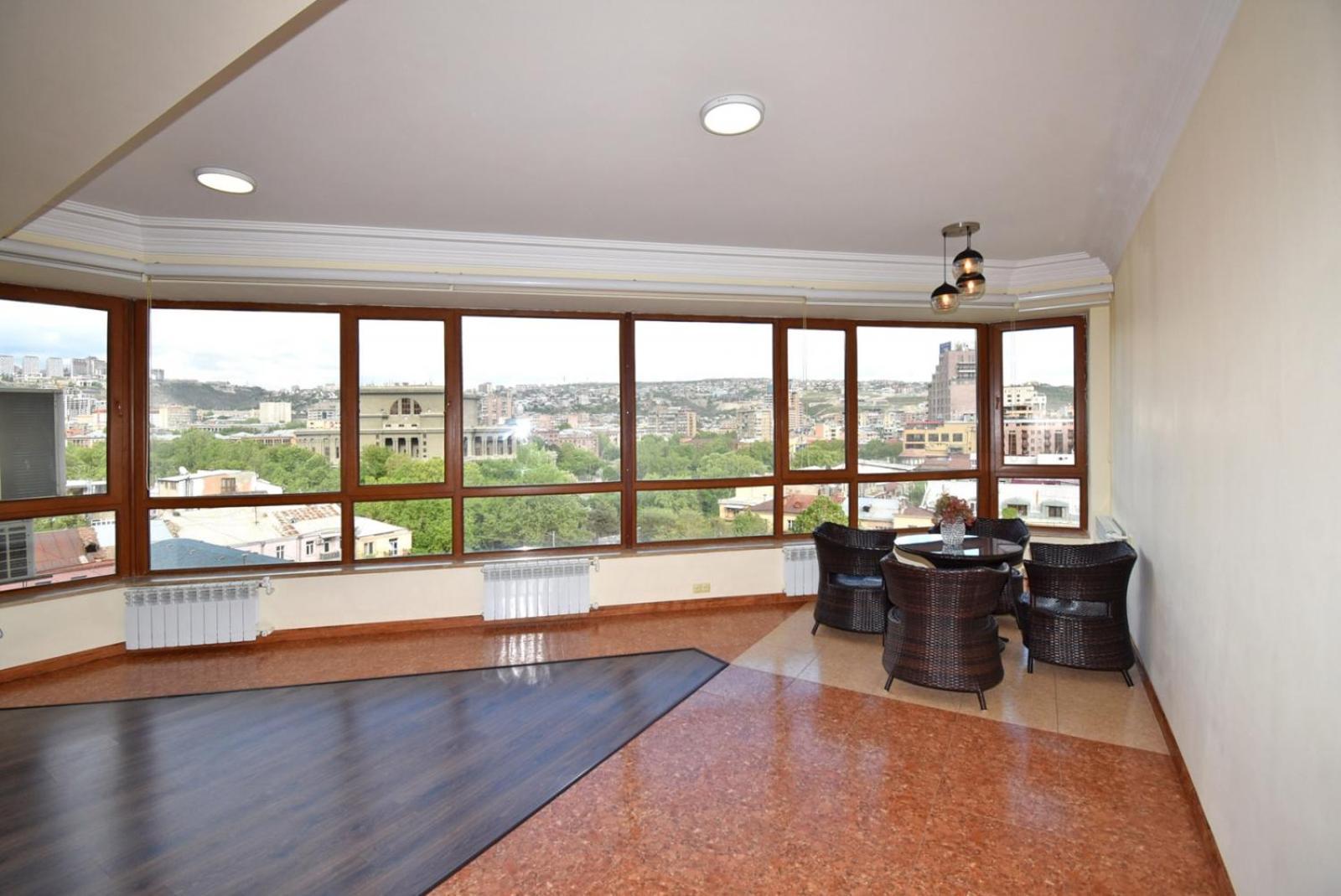 Mesrop Mashtots Avenue, 3 bedrooms Grand & Sunny apartment MA999