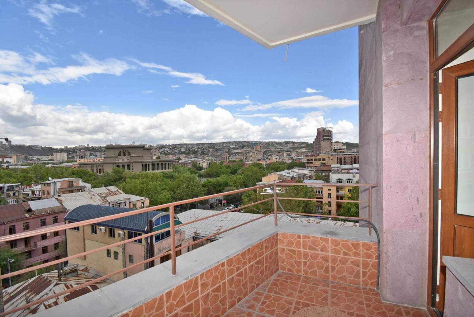 Mesrop Mashtots Avenue, 3 bedrooms Grand & Sunny apartment MA999