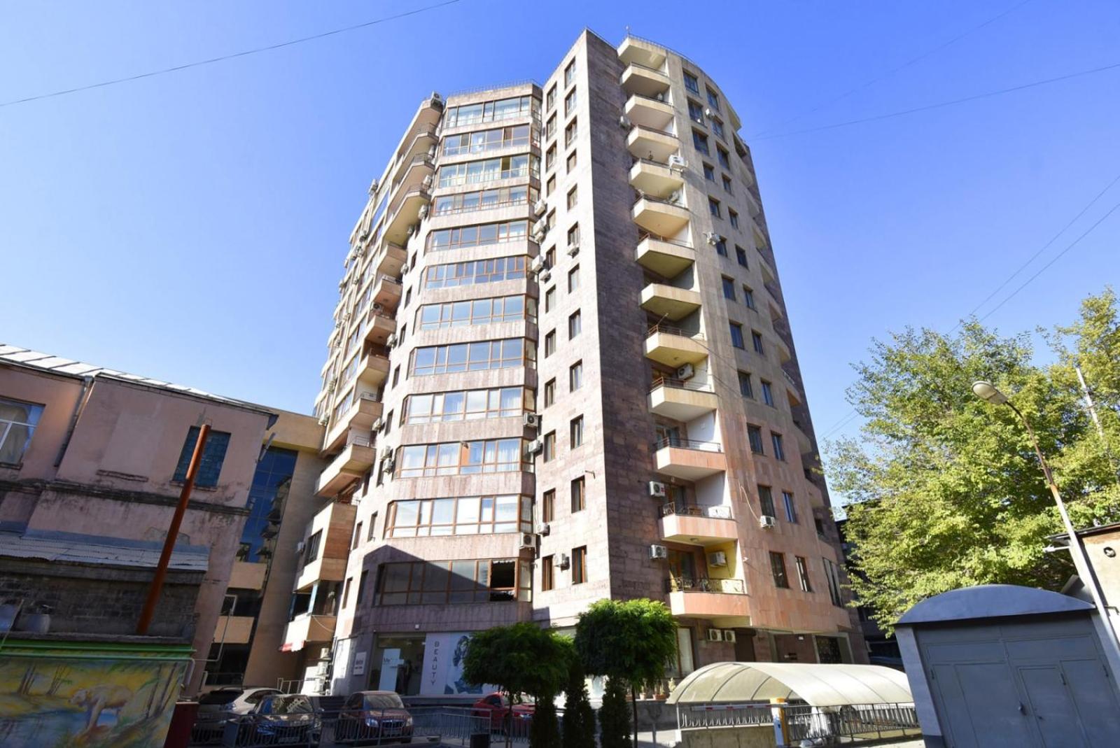Mesrop Mashtots Avenue, 3 bedrooms Grand & Sunny apartment MA999