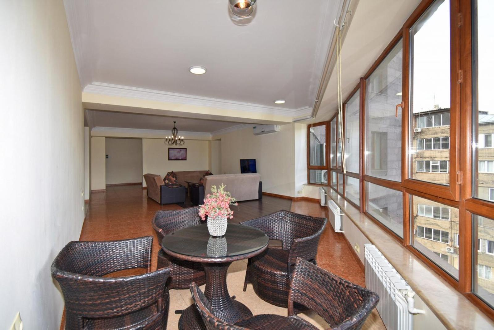 Mesrop Mashtots Avenue, 3 bedrooms Grand & Sunny apartment MA999