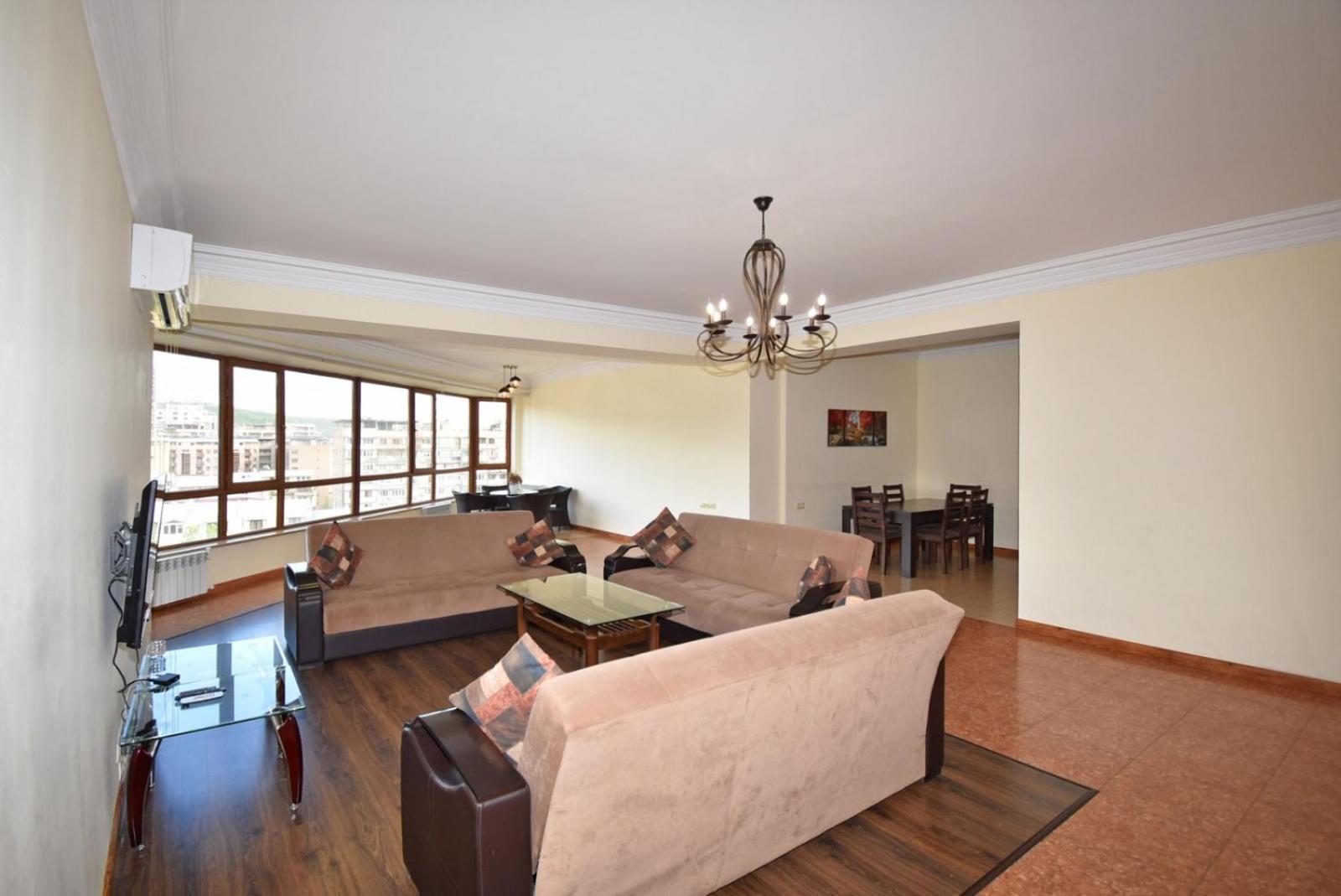 Mesrop Mashtots Avenue, 3 bedrooms Grand & Sunny apartment MA999